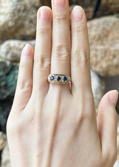 Blue Sapphire Ring set in 14K Gold Settings