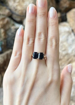 Blue Sapphire Ring set in 14K Gold settings