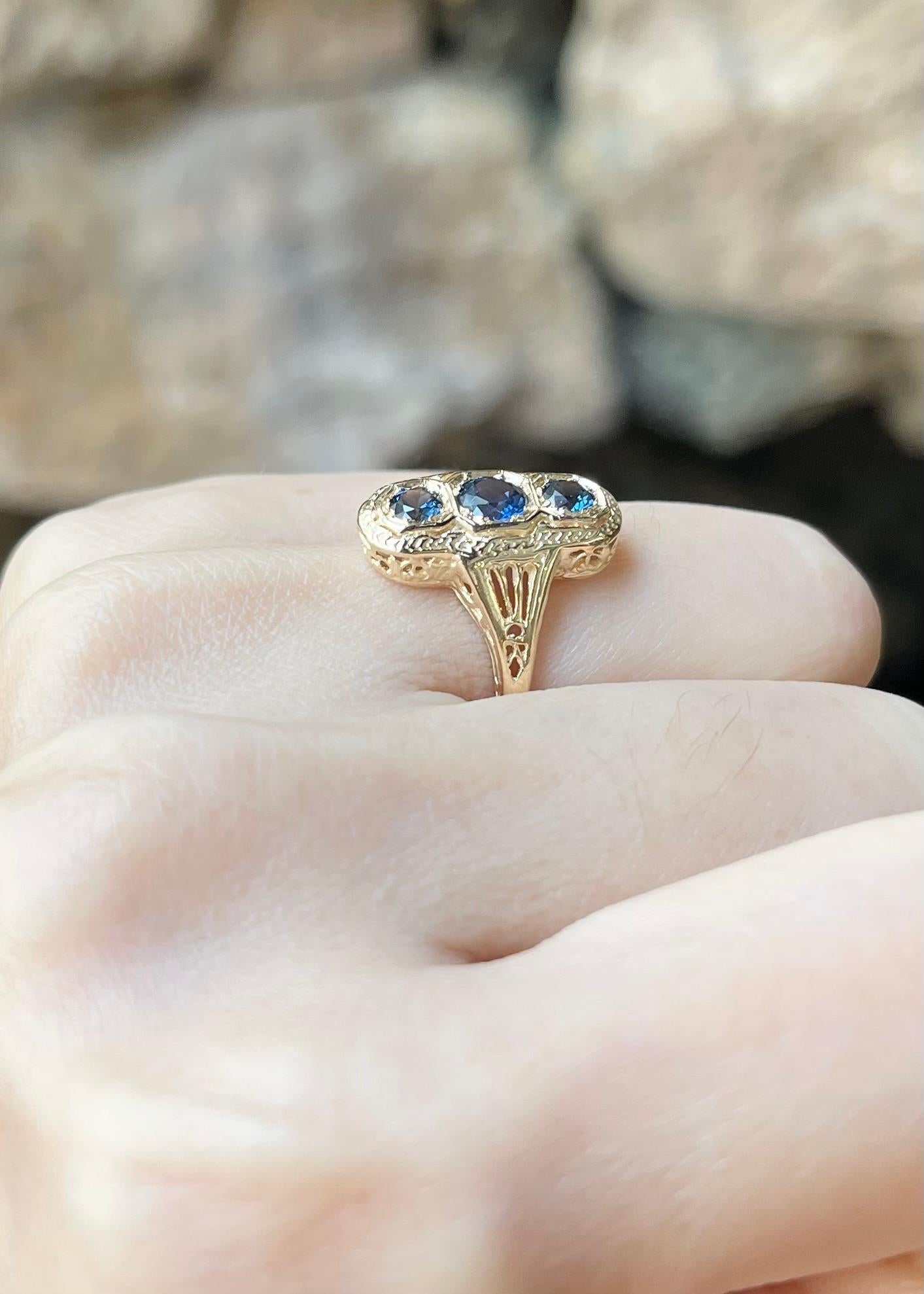 Art Deco Blue Sapphire Ring set in 14K Gold Settings For Sale