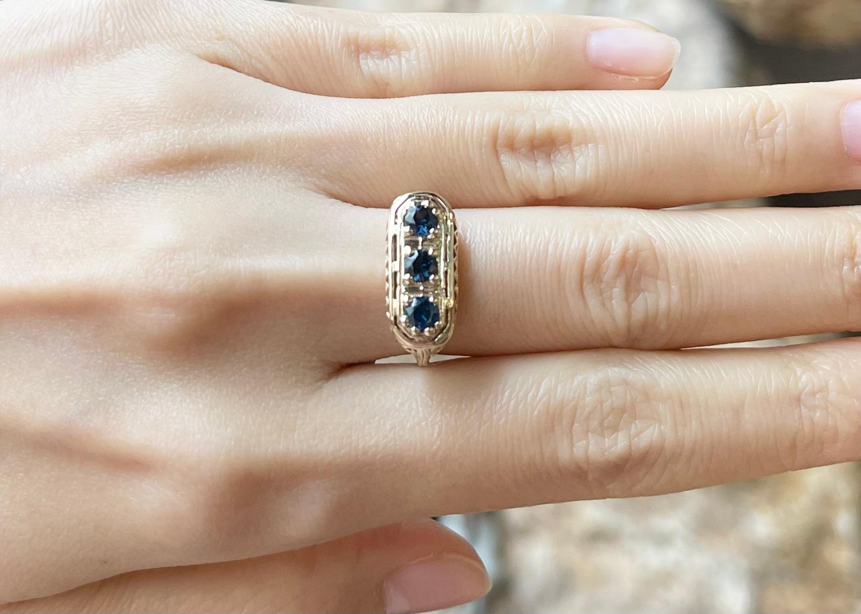Art déco Bague en saphir bleu sertie d'or 14 carats en vente