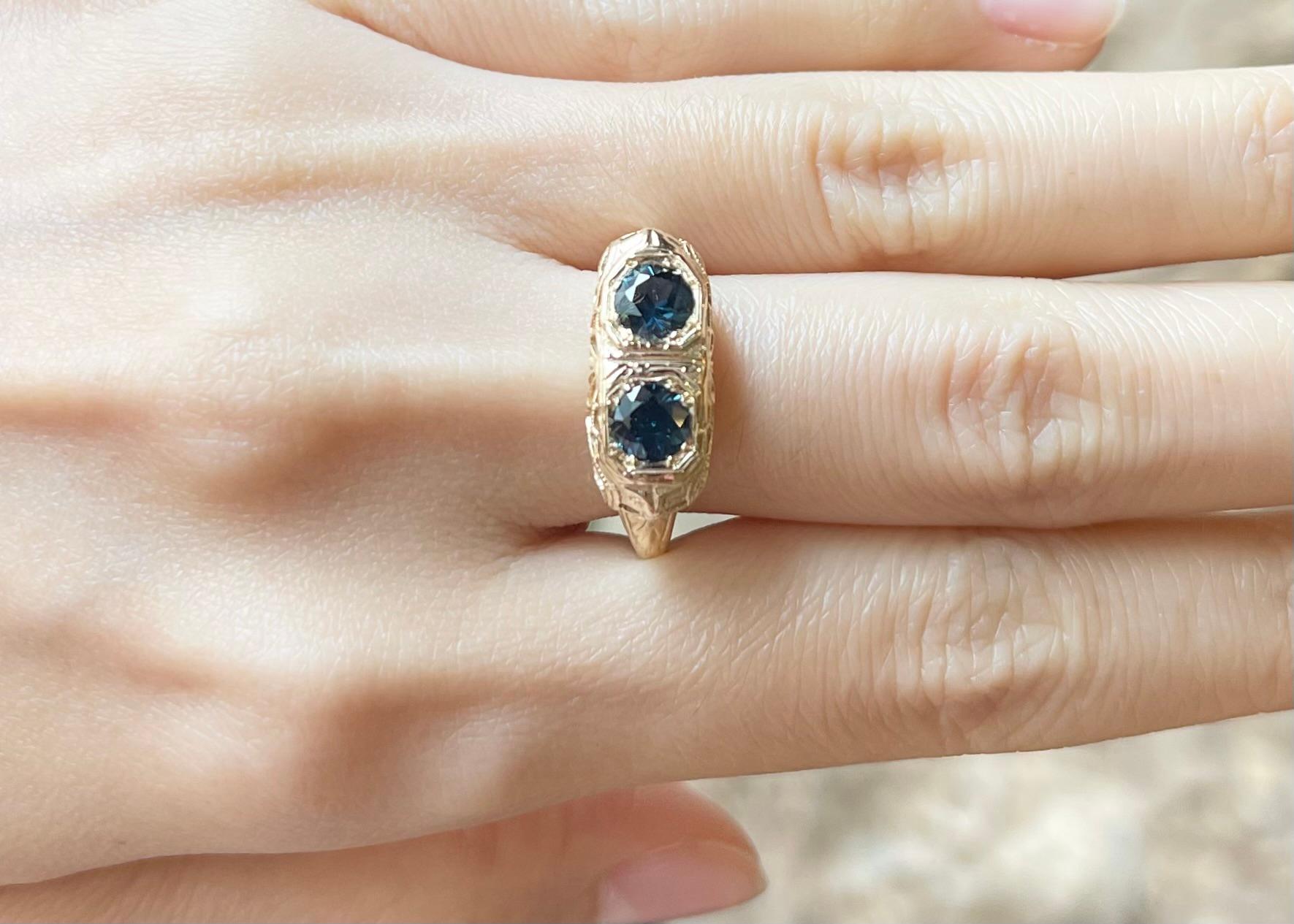 Art Deco Blue Sapphire Ring set in 14K Gold Settings For Sale