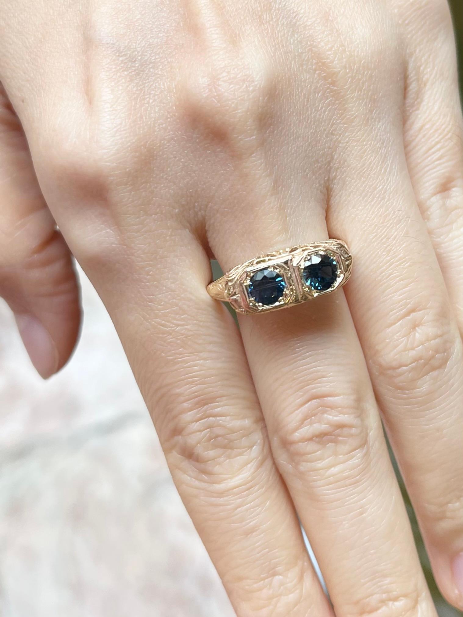 Round Cut Blue Sapphire Ring set in 14K Gold Settings For Sale