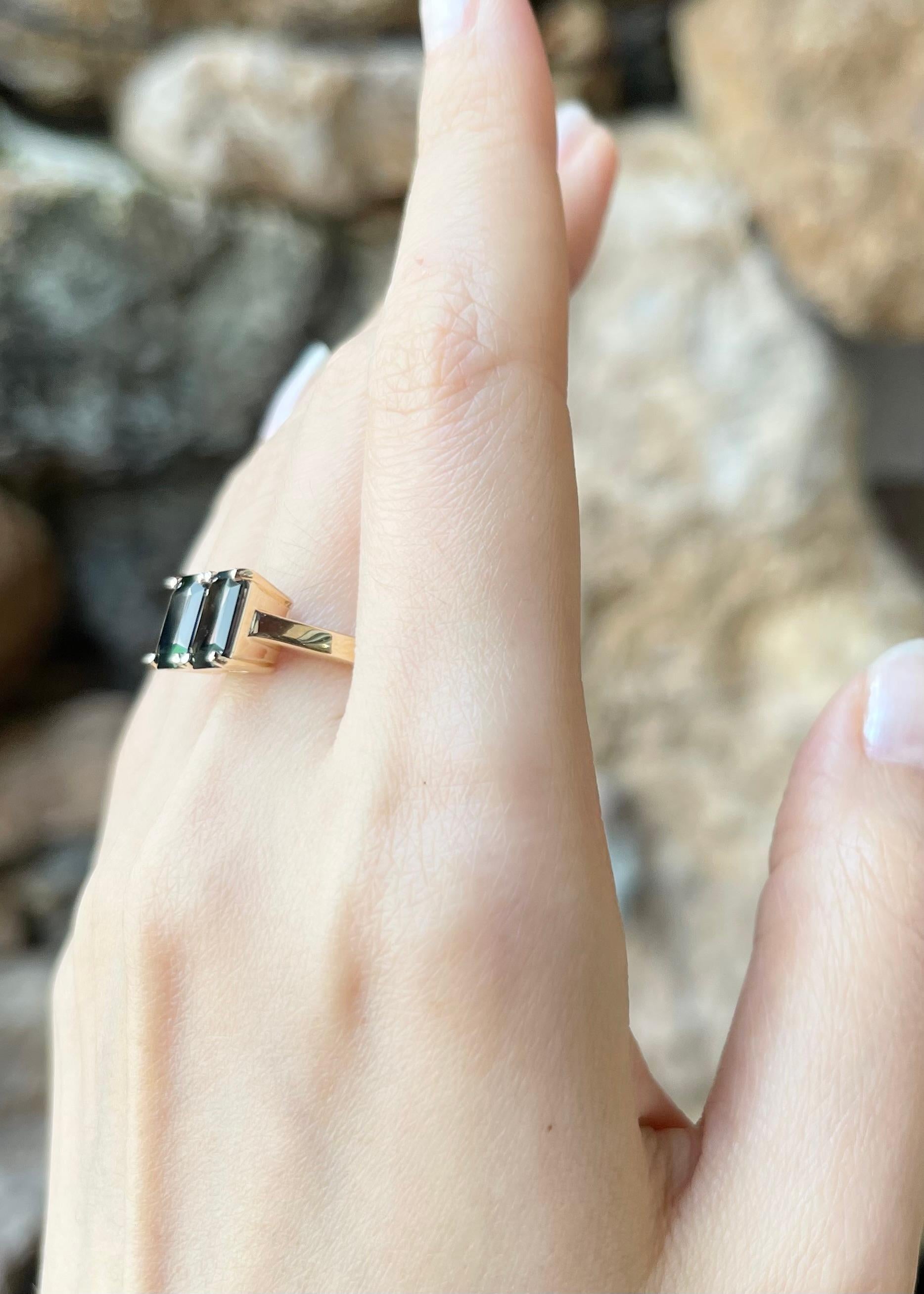 Bague en saphir bleu sertie dans de l'or 14K Neuf - En vente à Bangkok, TH