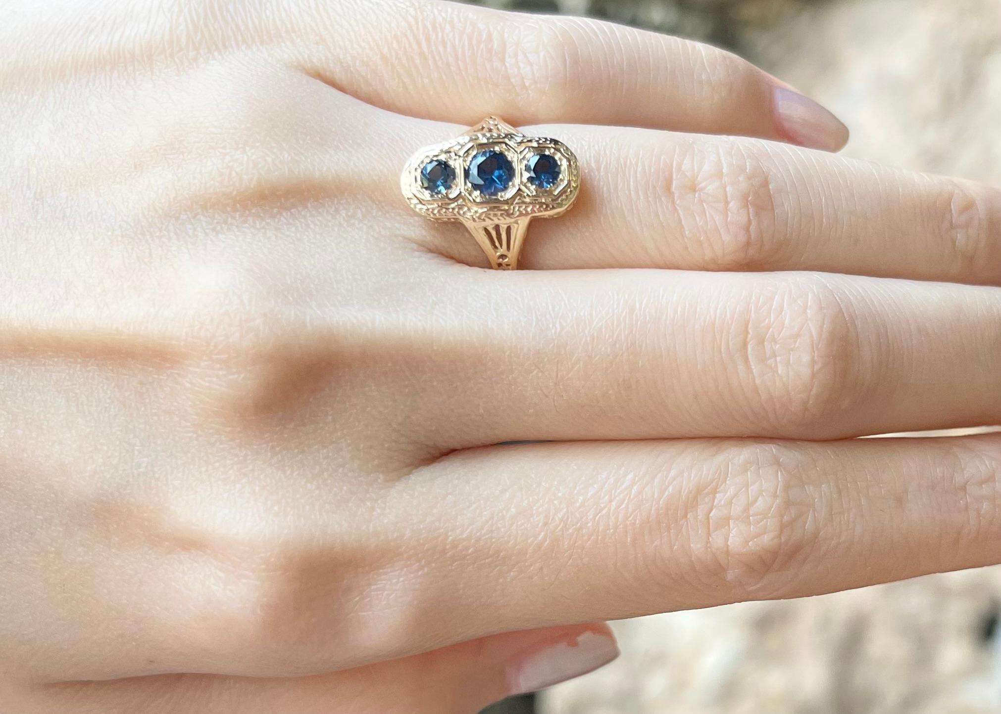 Women's Blue Sapphire Ring set in 14K Gold Settings For Sale