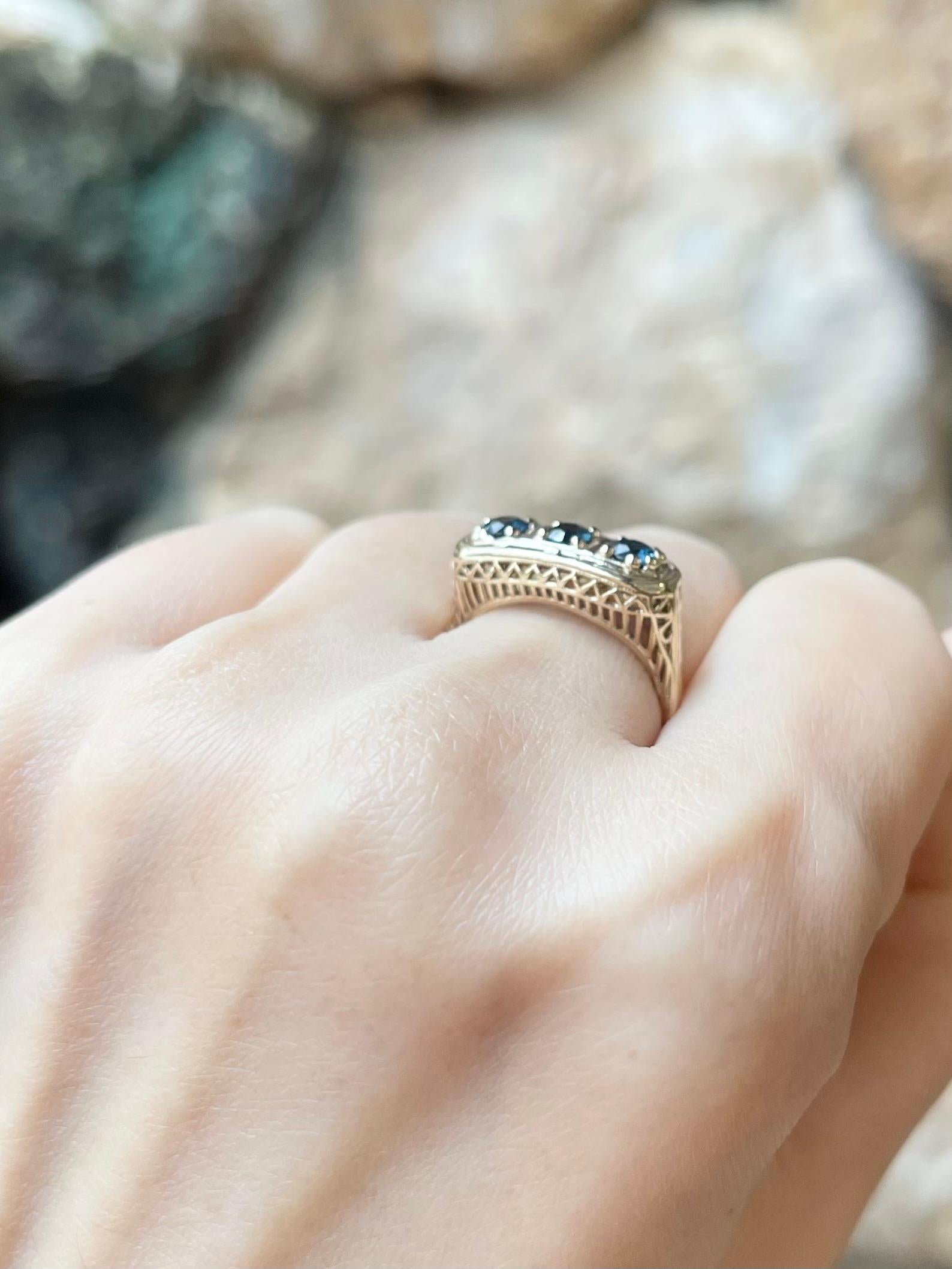 Bague en saphir bleu sertie d'or 14 carats Unisexe en vente