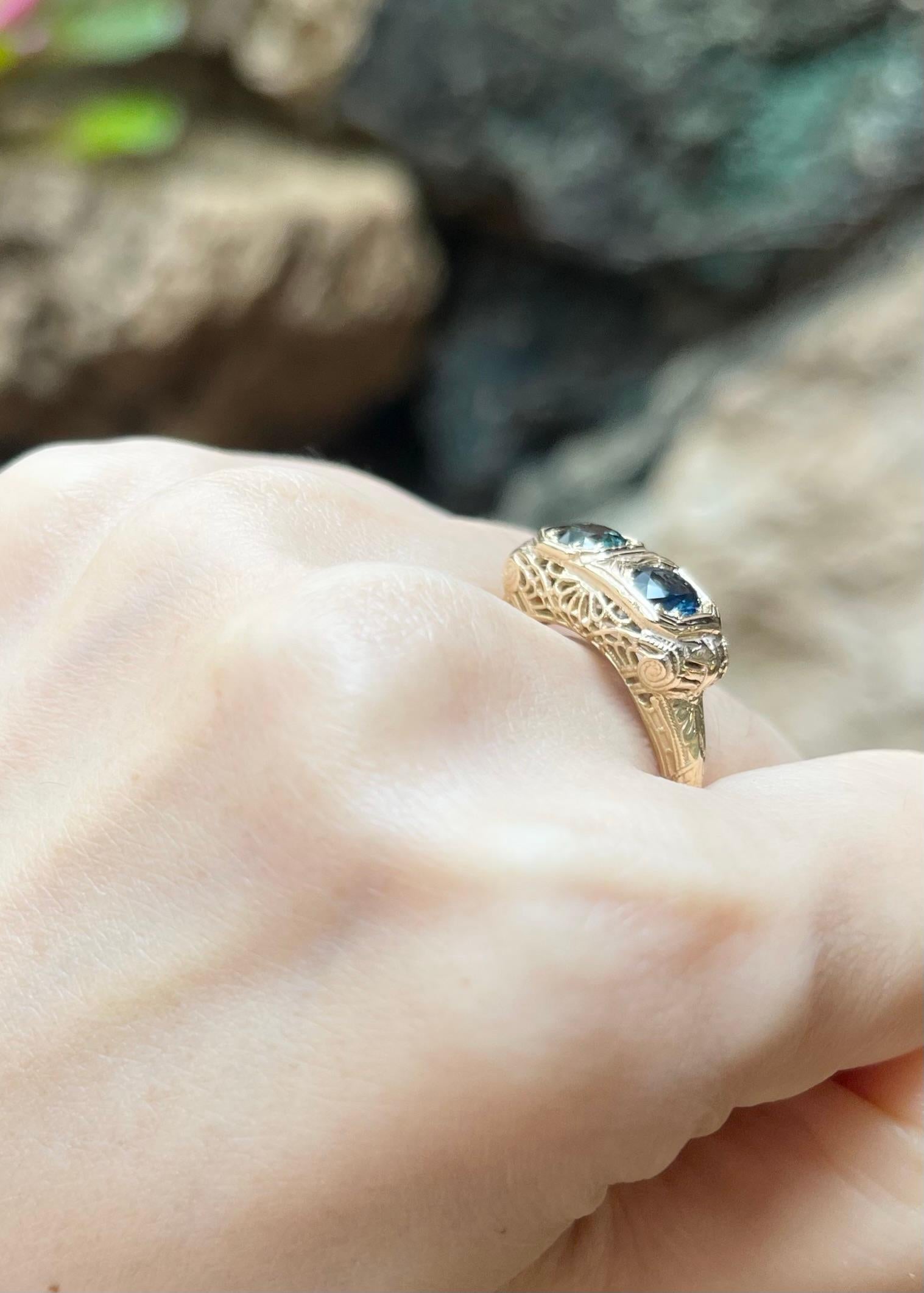 Women's or Men's Blue Sapphire Ring set in 14K Gold Settings For Sale