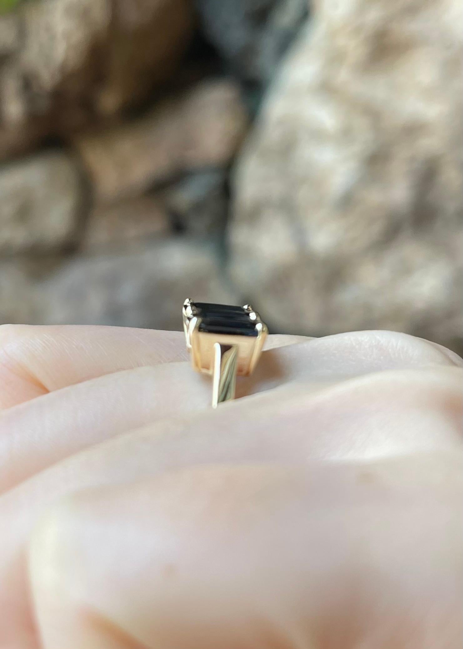 Bague en saphir bleu sertie dans de l'or 14K en vente 1