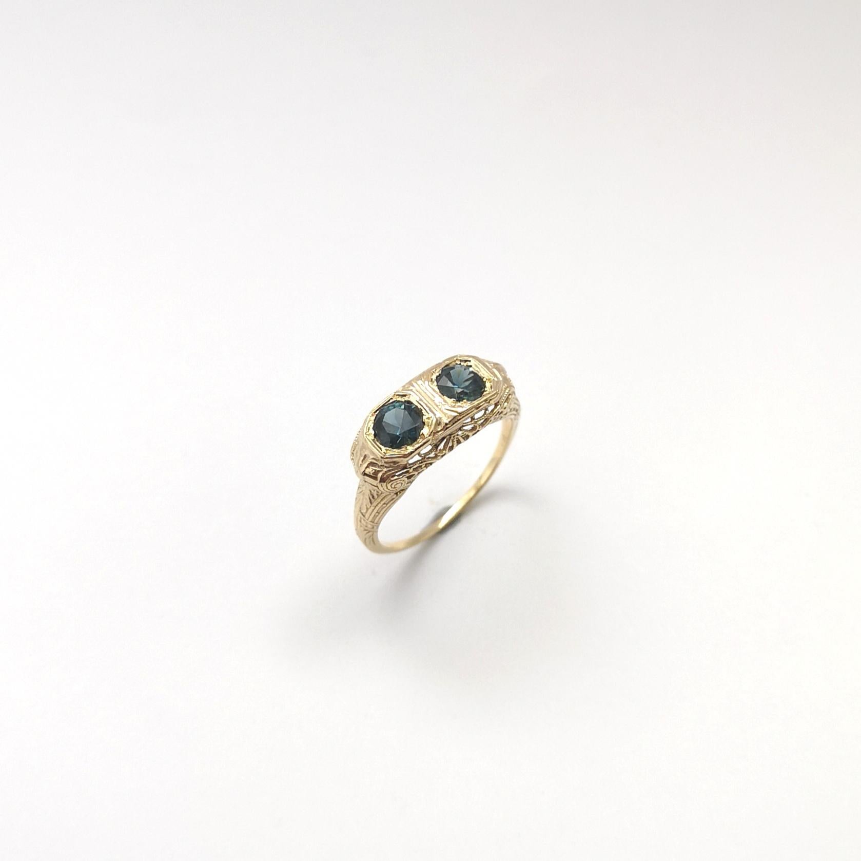 Blue Sapphire Ring set in 14K Gold Settings For Sale 2