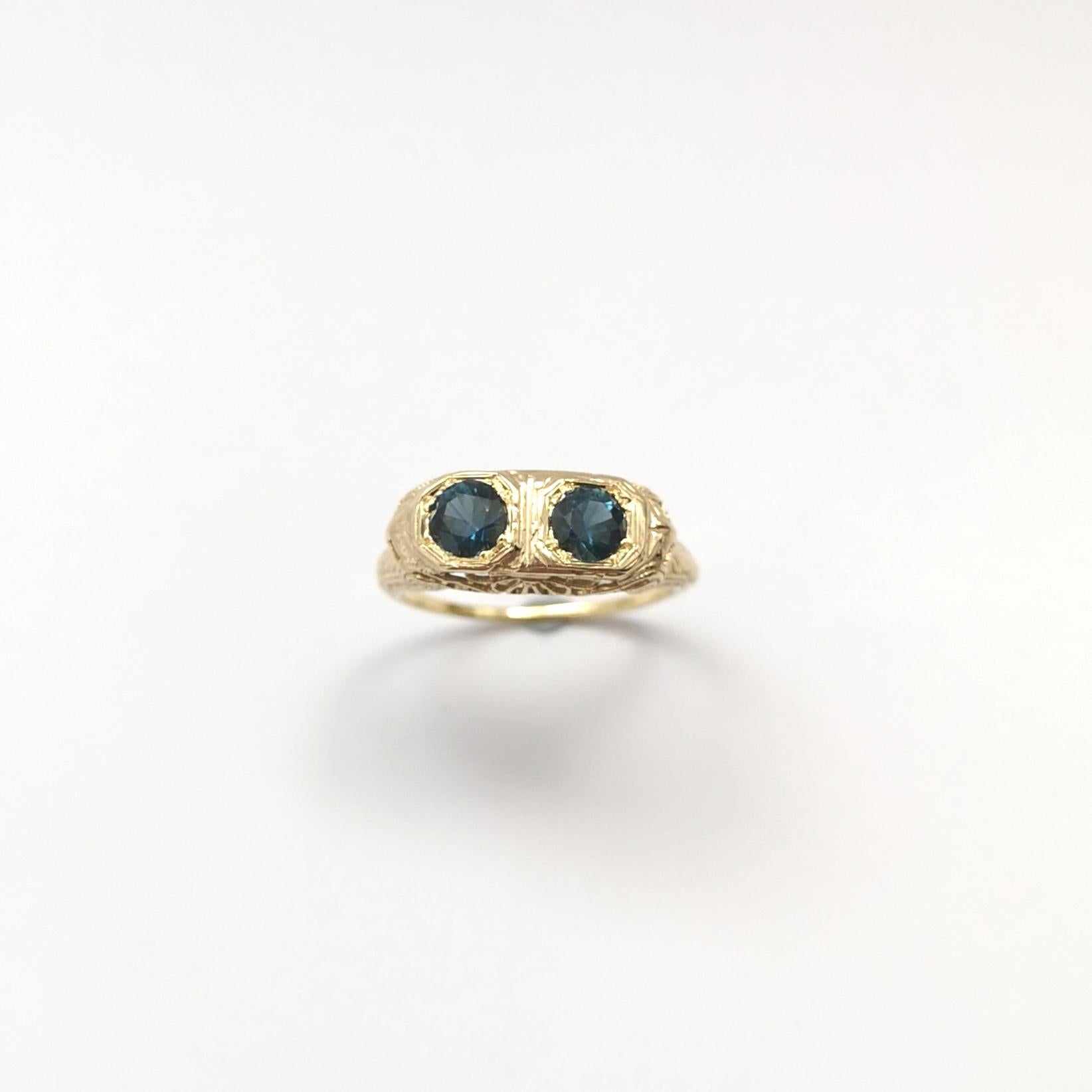 Blue Sapphire Ring set in 14K Gold Settings For Sale 3