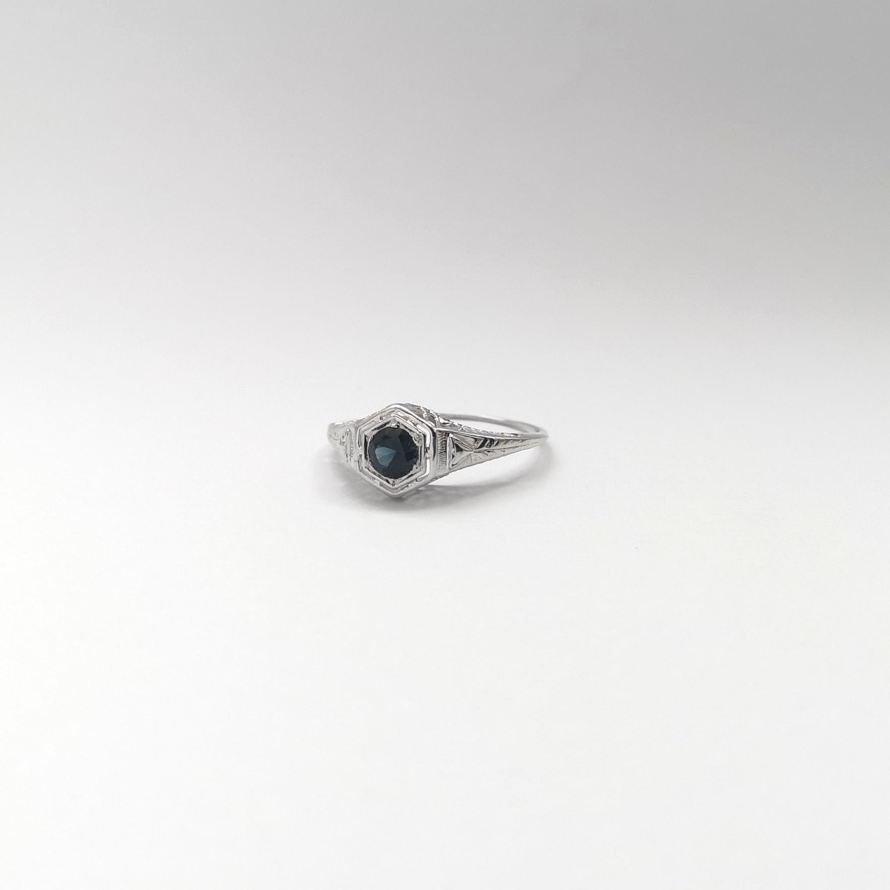 Ring mit blauem Saphir in 14K Weißgoldfassungen gefasst im Angebot 4