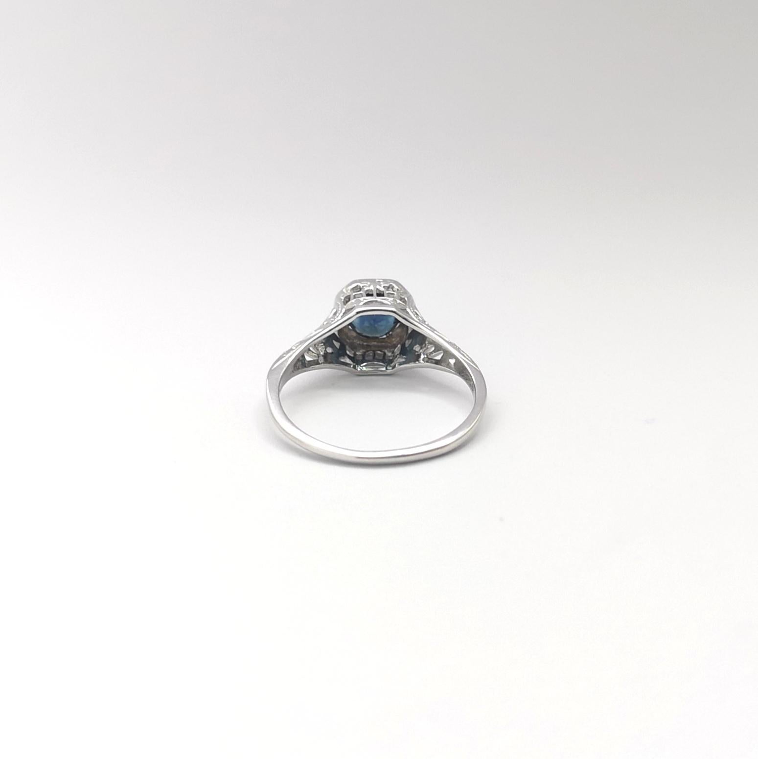 Ring mit blauem Saphir in 14K Weißgoldfassungen gefasst im Angebot 4