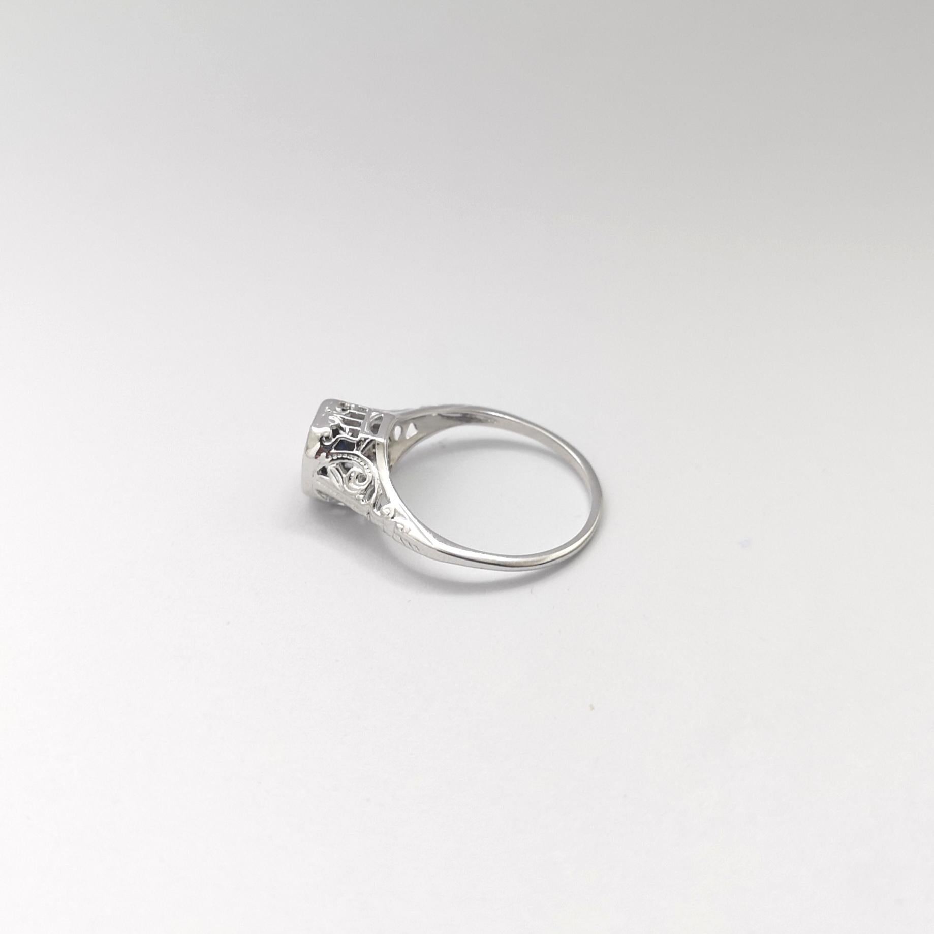 Ring mit blauem Saphir in 14K Weißgoldfassungen gefasst im Angebot 5