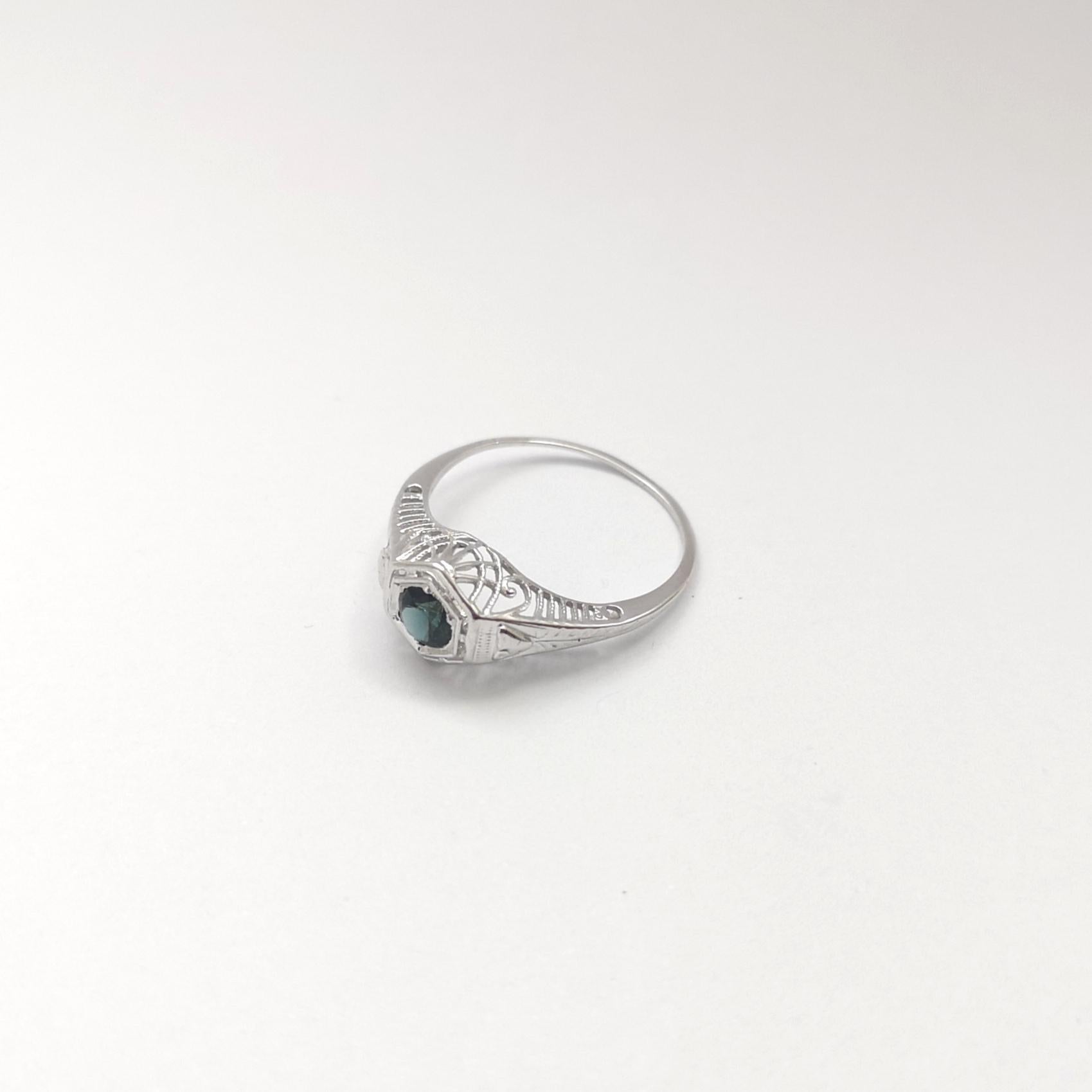 Ring mit blauem Saphir in 14K Weißgoldfassungen gefasst im Angebot 7