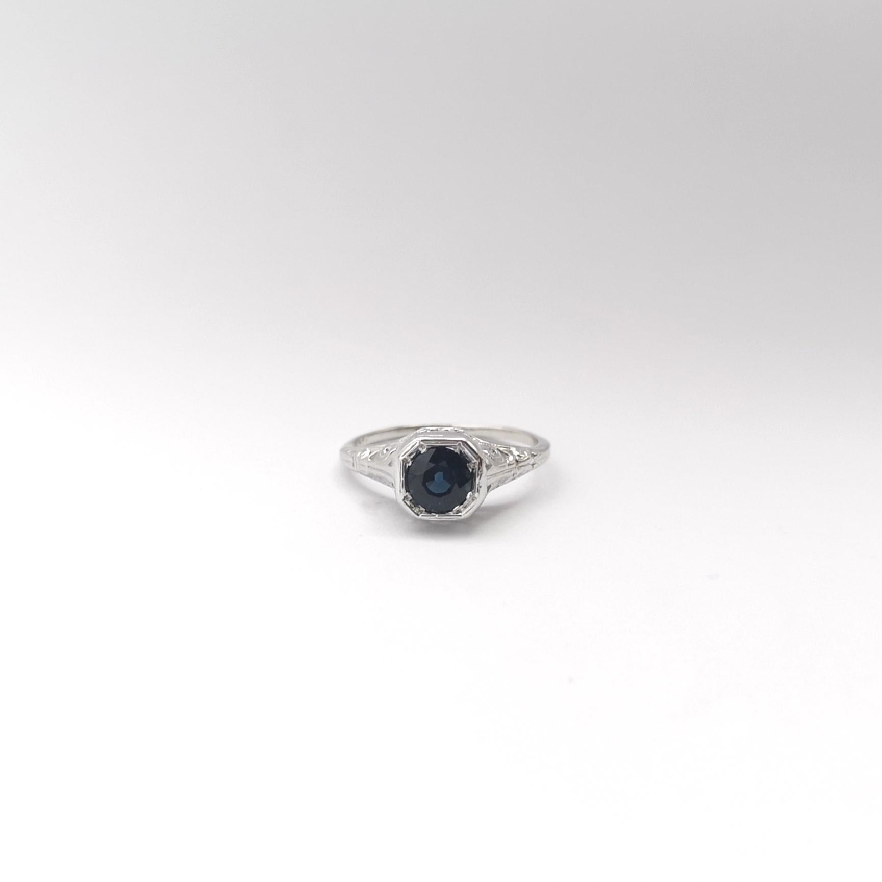 Ring mit blauem Saphir in 14K Weißgoldfassungen gefasst im Angebot 7