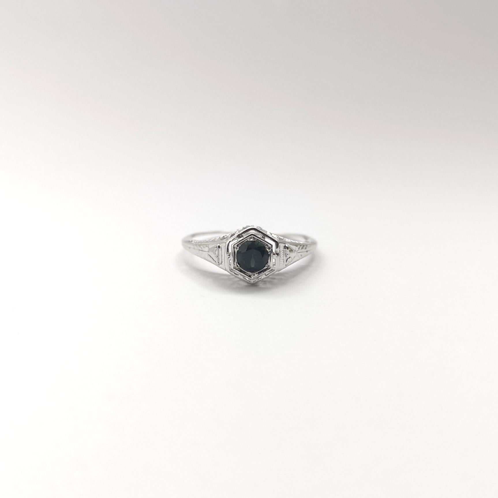 Ring mit blauem Saphir in 14K Weißgoldfassungen gefasst im Angebot 3
