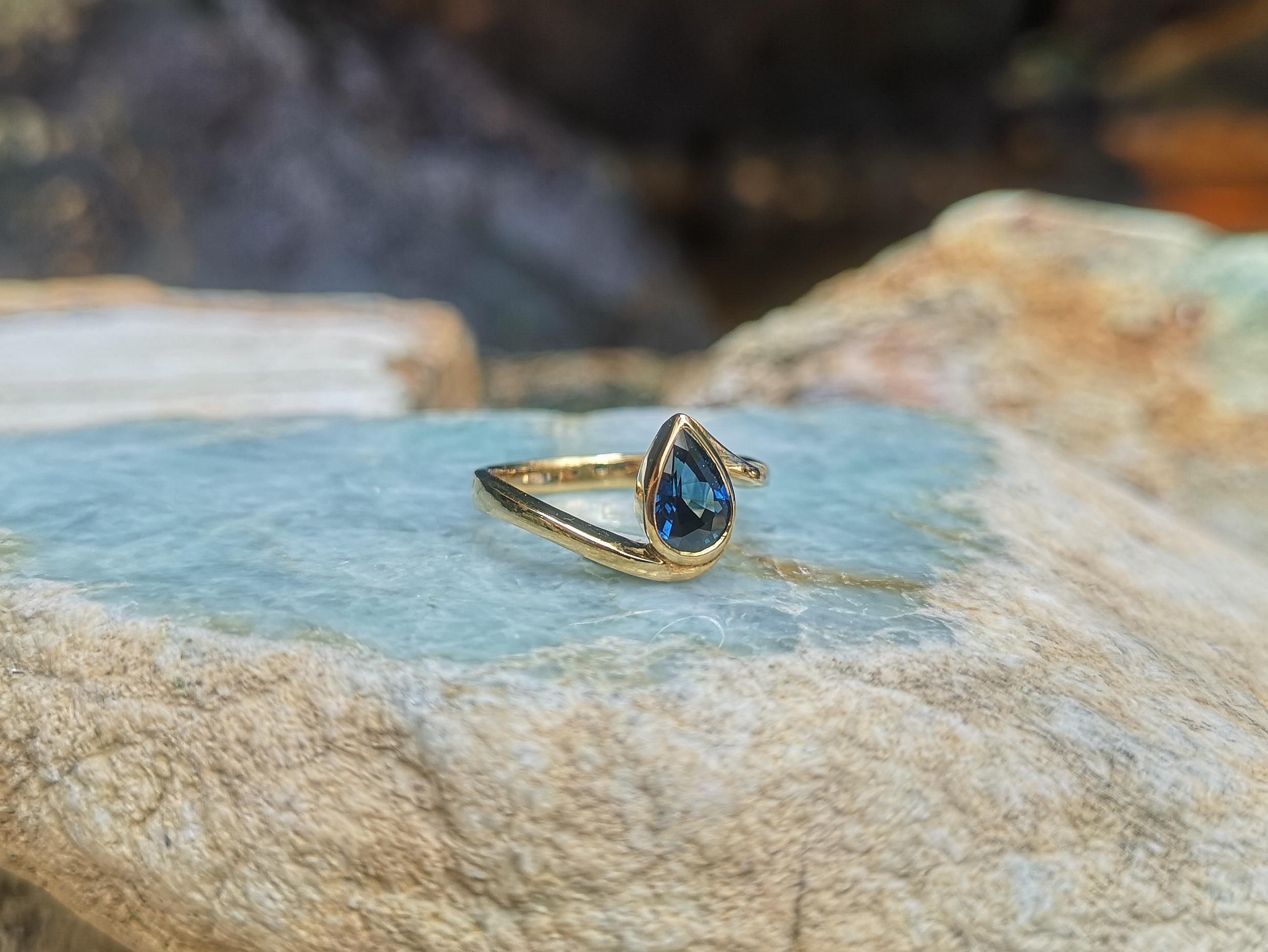 Blue Sapphire Ring Set in 18 Karat Gold Settings 5