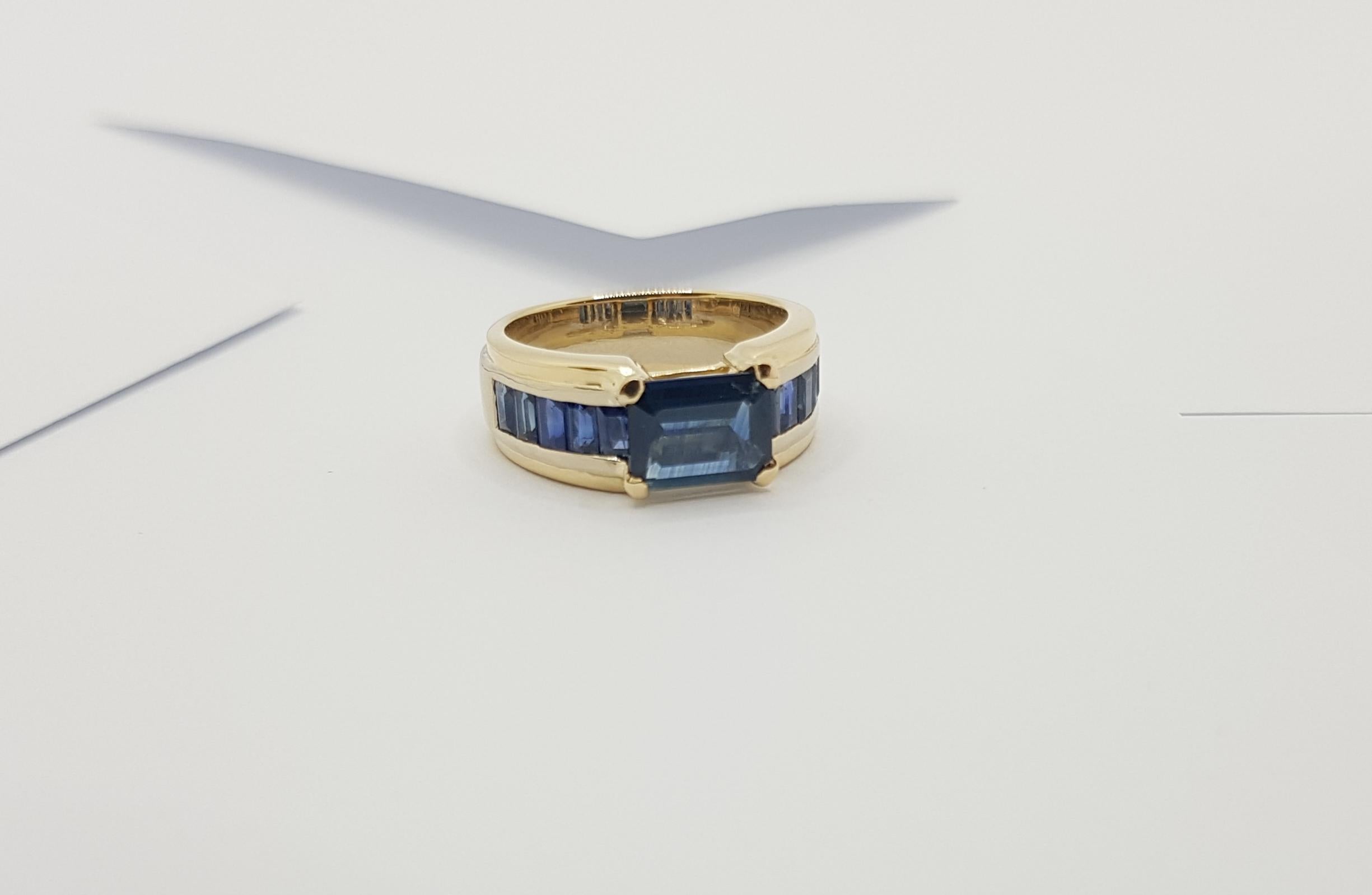 Blue Sapphire Ring Set in 18 Karat Gold Settings 4
