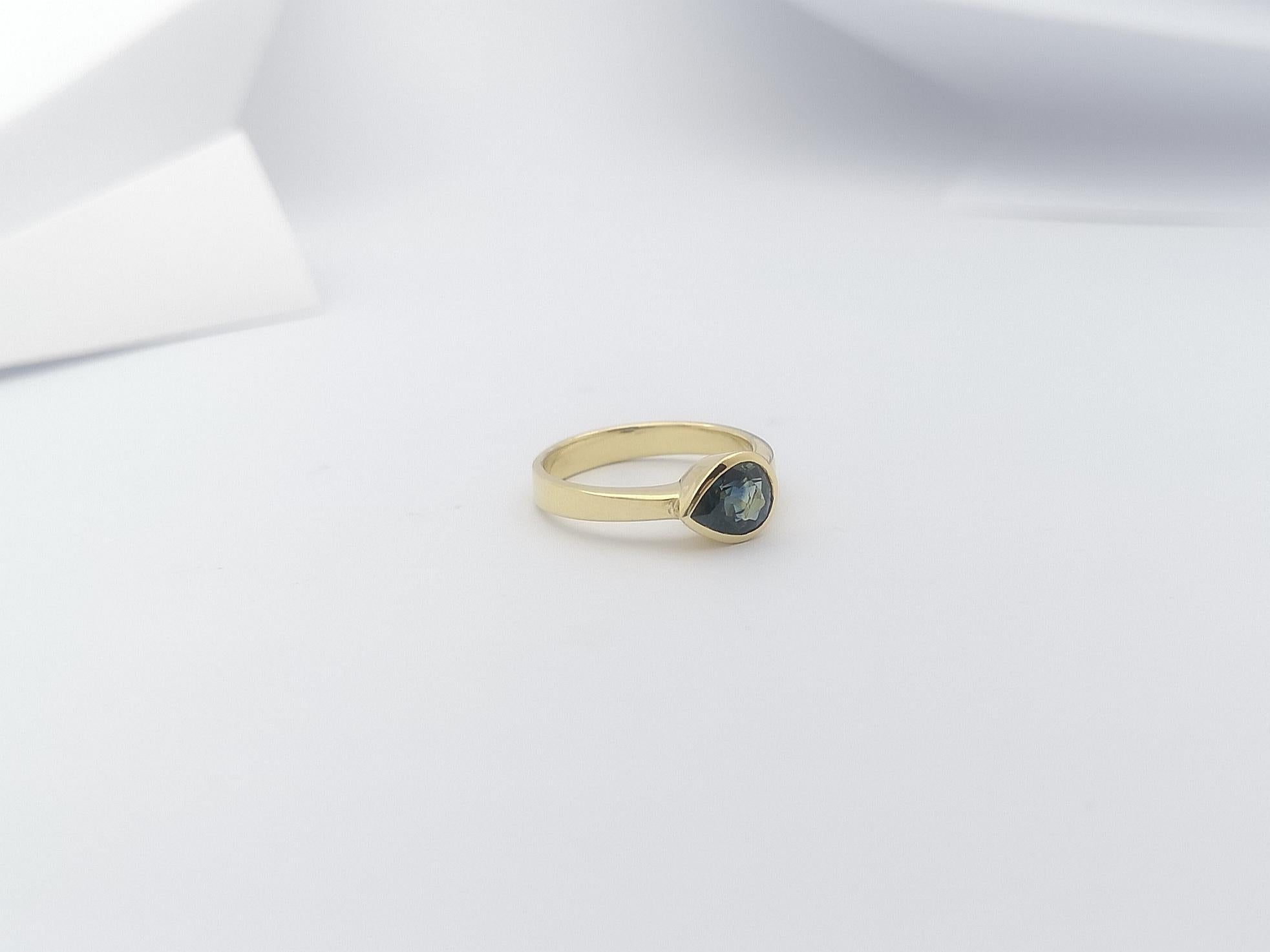 Blue Sapphire Ring Set in 18 Karat Gold Settings For Sale 4