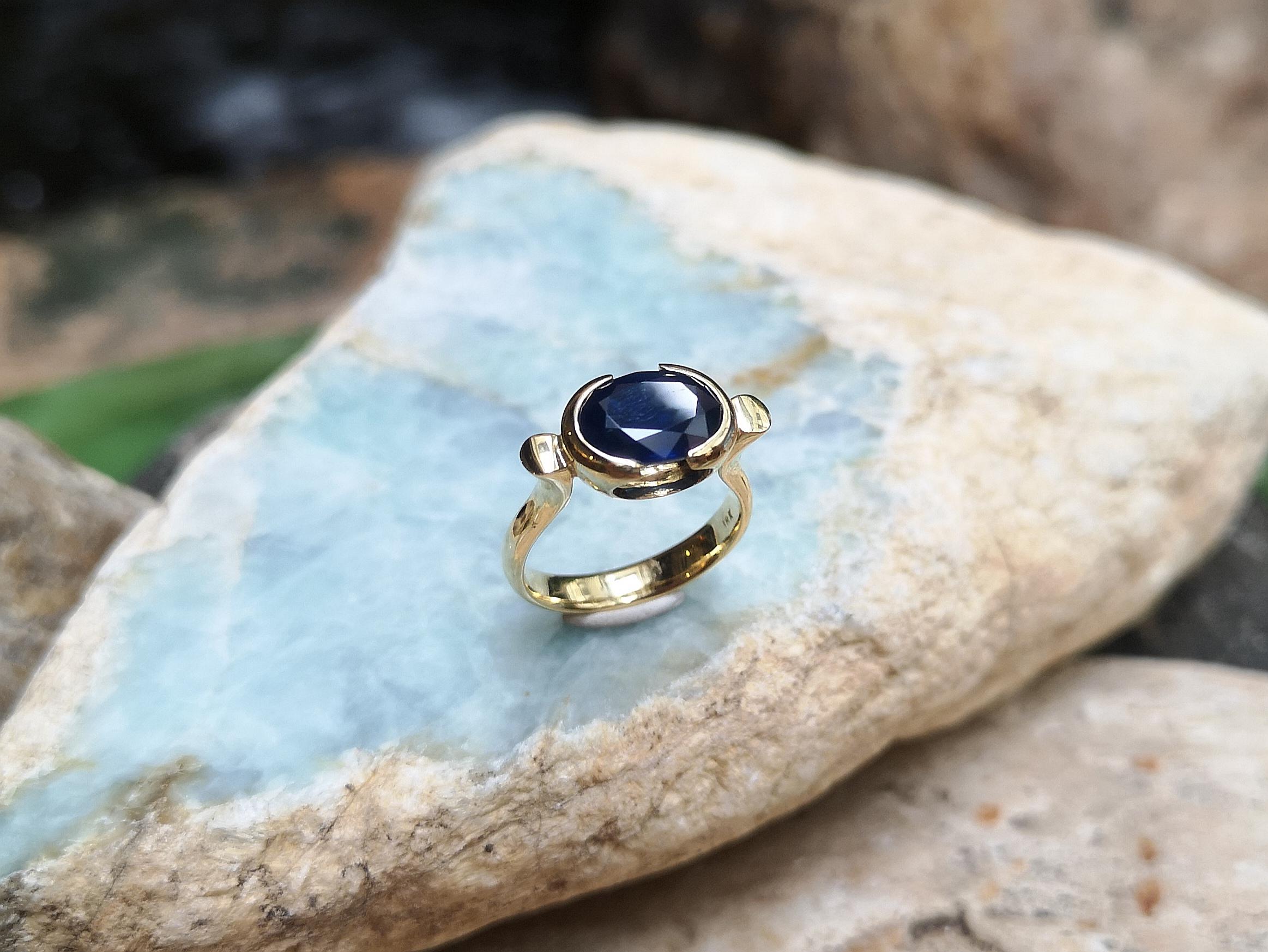 Blue Sapphire Ring Set in 18 Karat Gold Settings For Sale 3