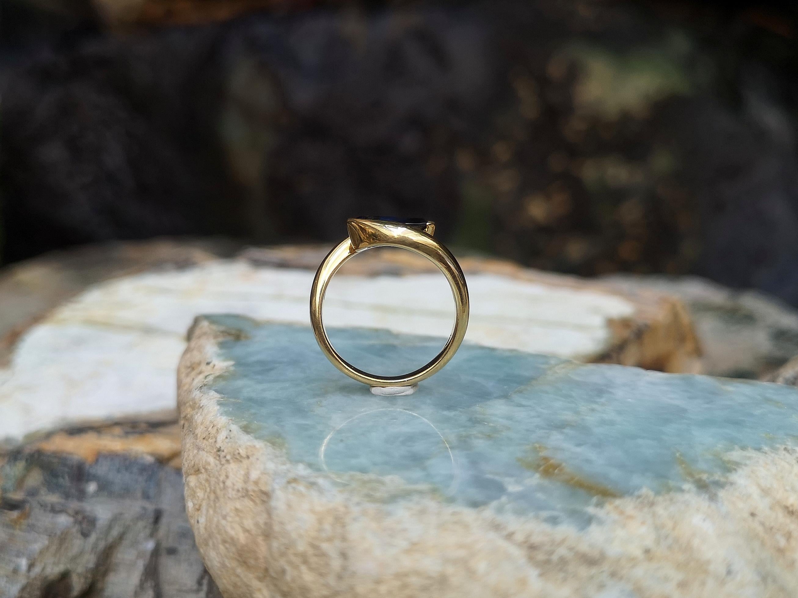 Blue Sapphire Ring Set in 18 Karat Gold Settings For Sale 3