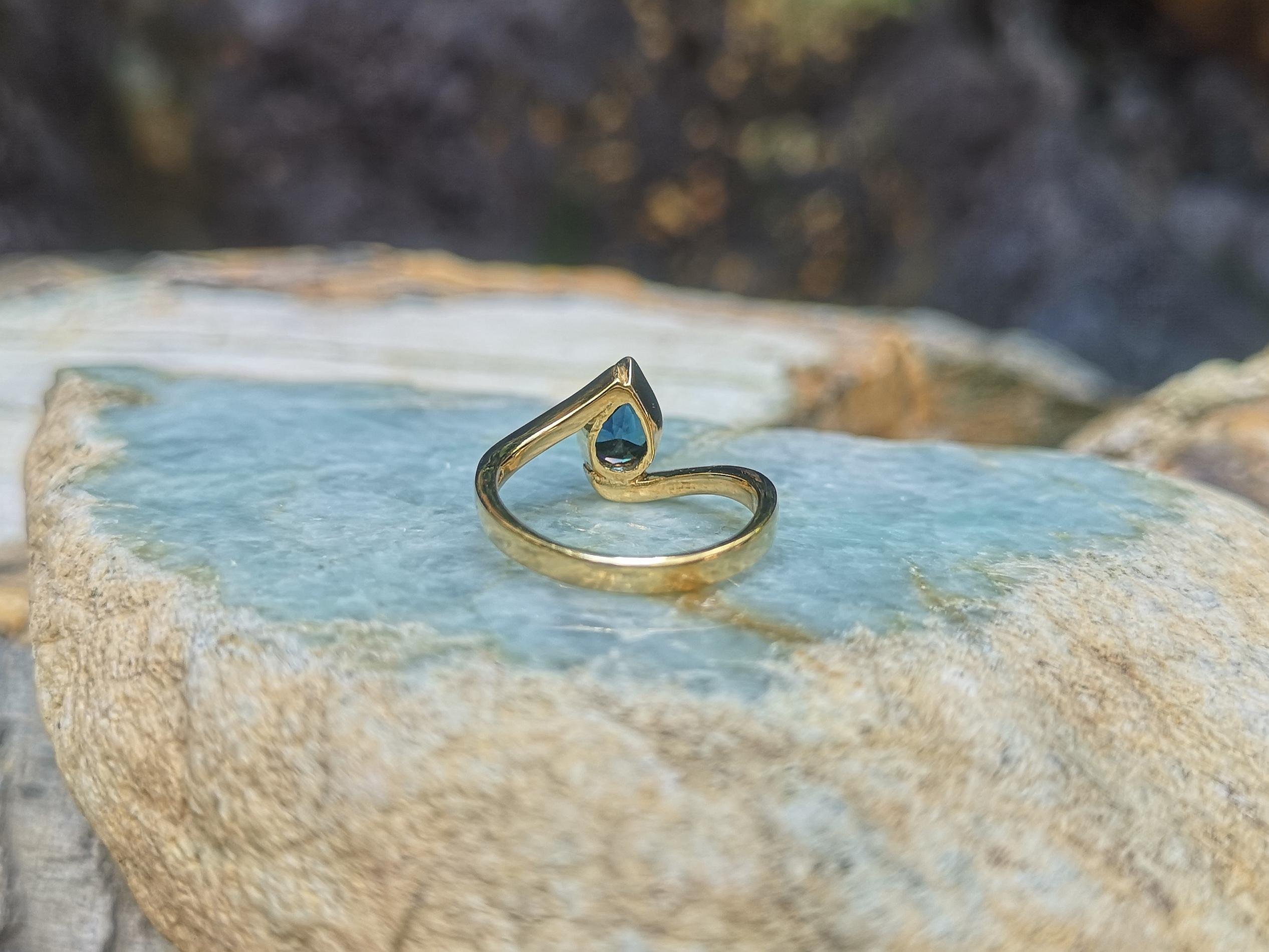 Blue Sapphire Ring Set in 18 Karat Gold Settings 6