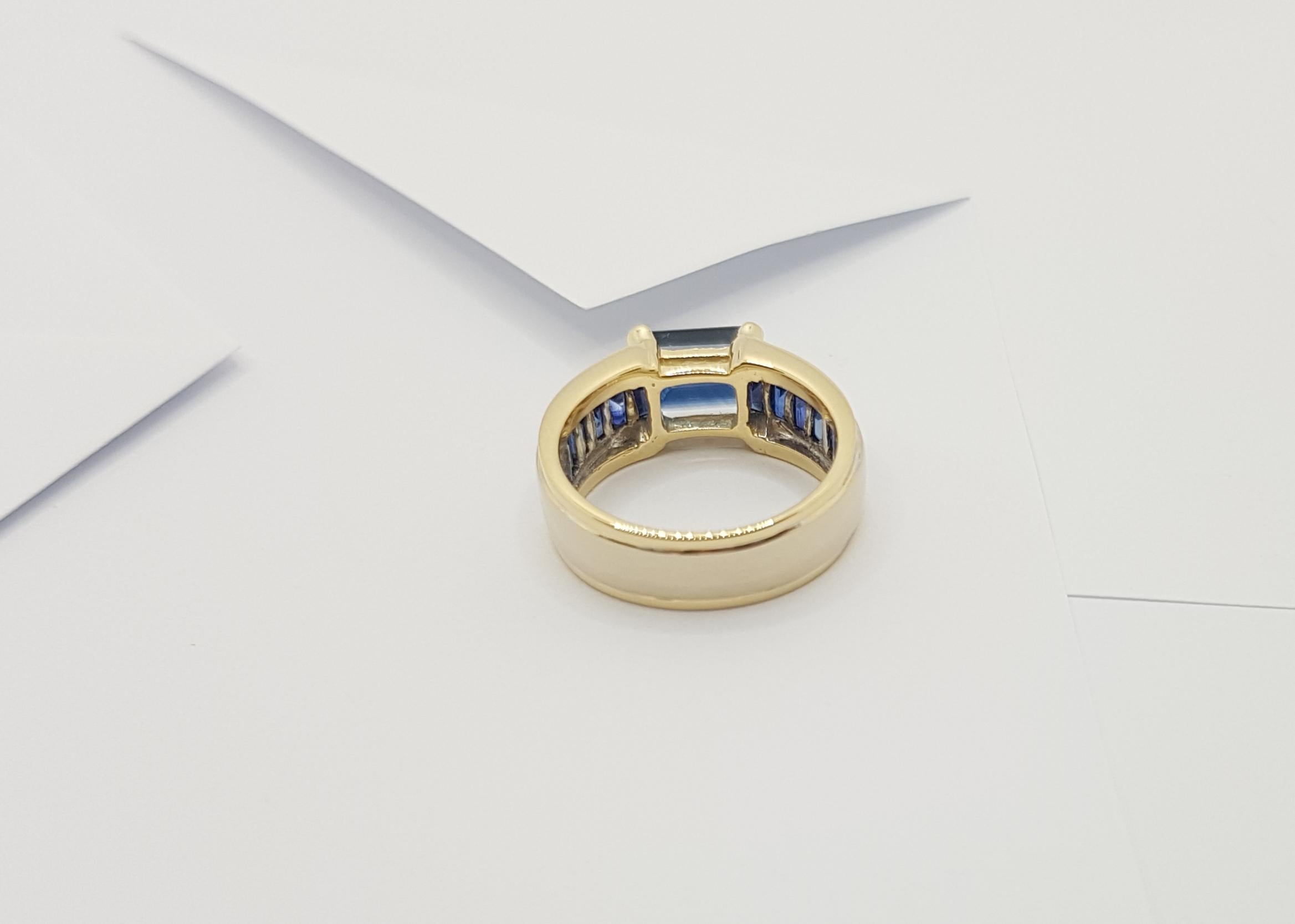 Blue Sapphire Ring Set in 18 Karat Gold Settings 5