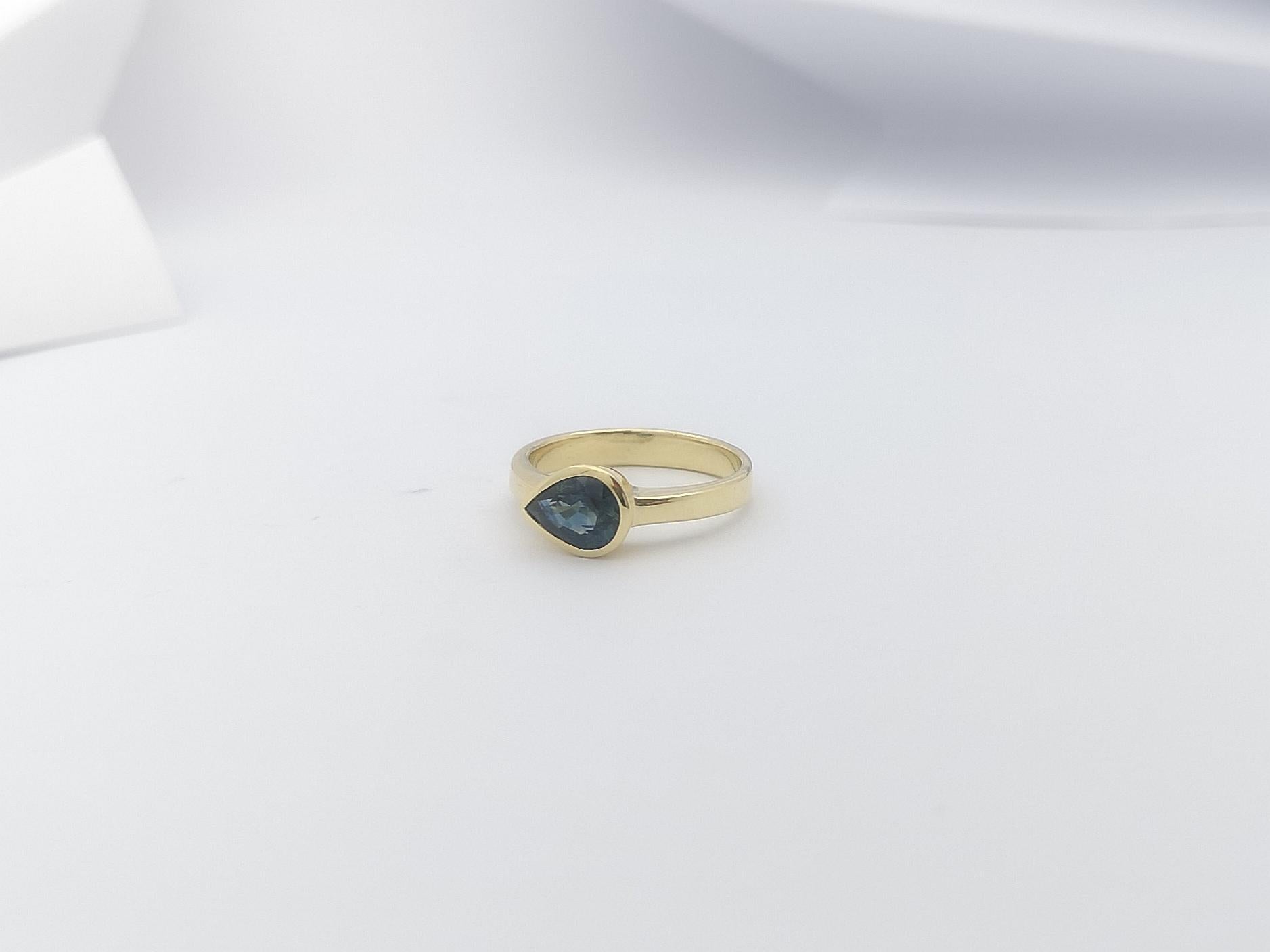 Blue Sapphire Ring Set in 18 Karat Gold Settings For Sale 5