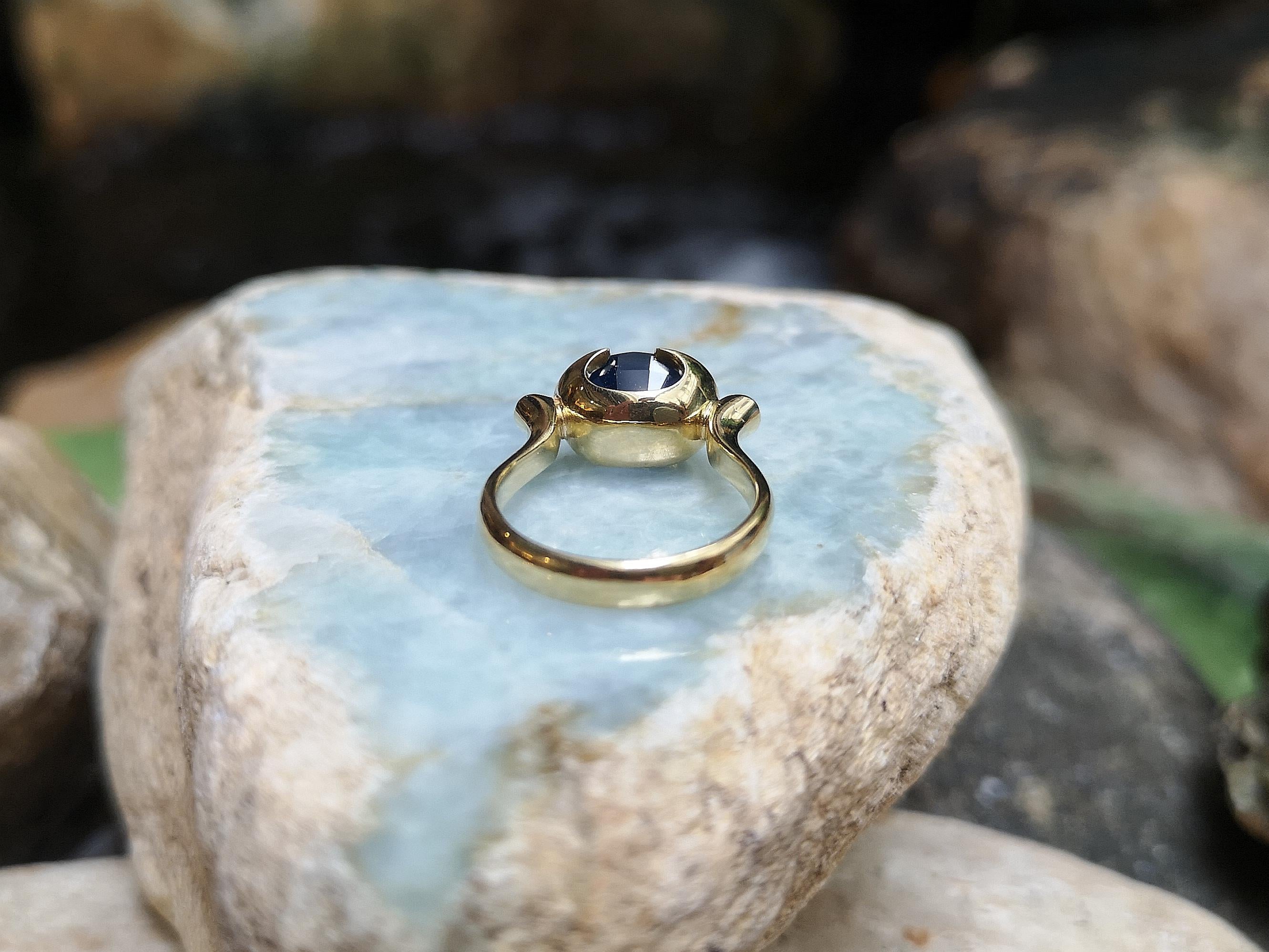 Blue Sapphire Ring Set in 18 Karat Gold Settings For Sale 4