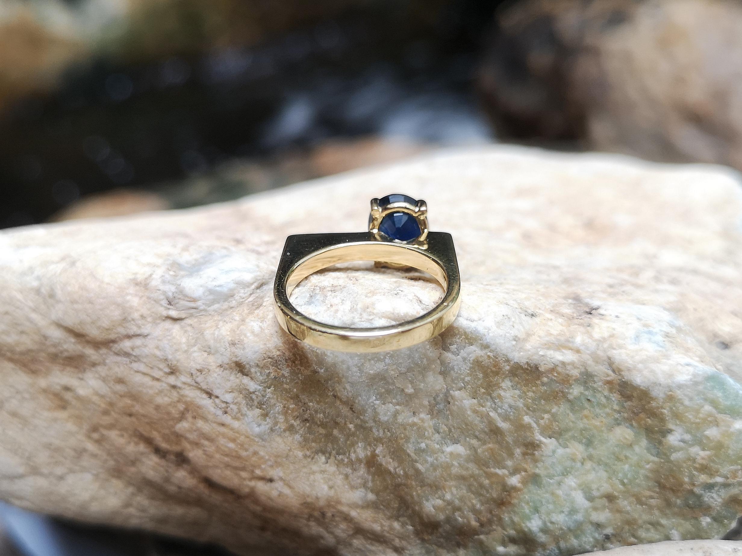 Blue Sapphire Ring Set in 18 Karat Gold Settings For Sale 7