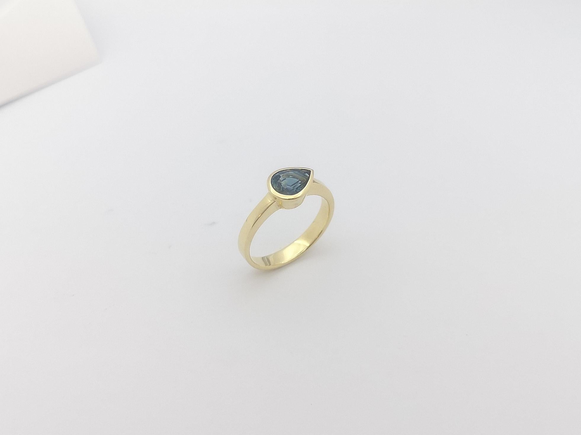 Blue Sapphire Ring Set in 18 Karat Gold Settings For Sale 9