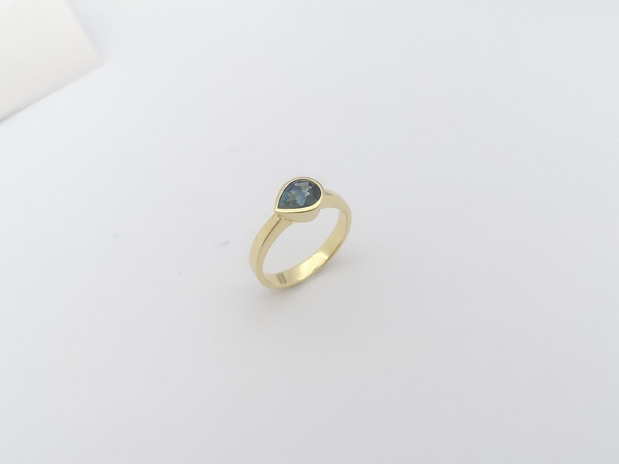 Blue Sapphire Ring Set in 18 Karat Gold Settings For Sale 11