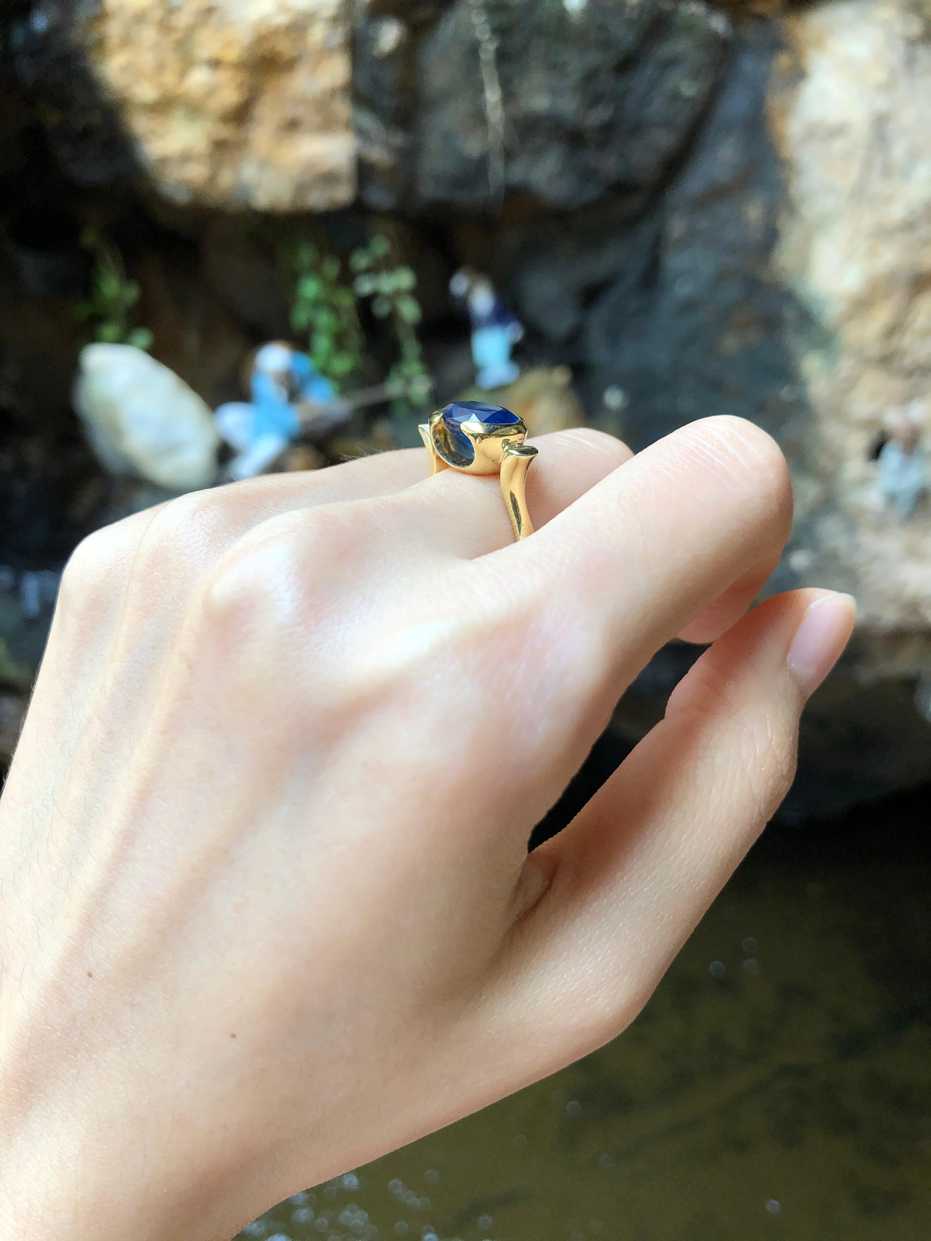 Blue Sapphire 3.38 carats Ring set in 18 Karat Gold Settings

Width:  1.2 cm 
Length: 0.8 cm
Ring Size: 52
Total Weight: 6.69 grams

