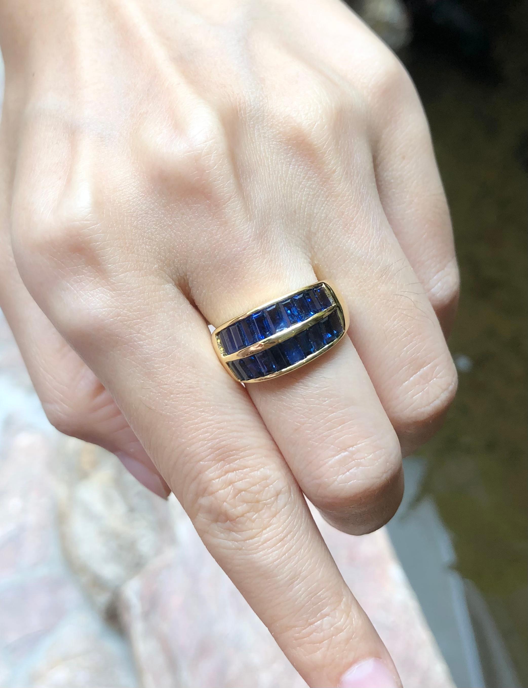 Bague en saphir bleu 4,48 carats sertie d'or 18 carats

Largeur :  1,8 cm 
Longueur : 1,0 cm
Taille de l'anneau : 55
Poids total : 7,15 grammes

