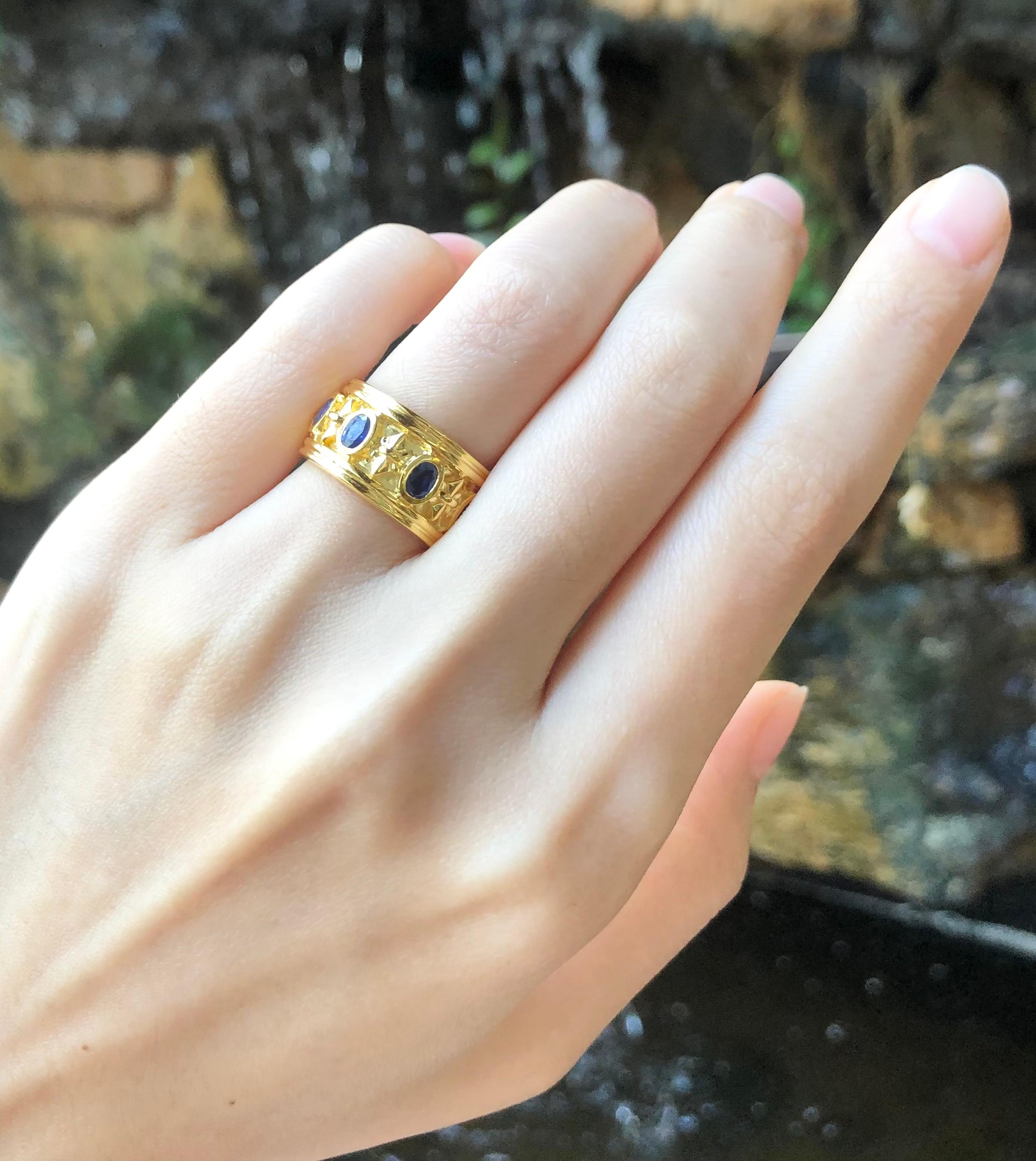 Blue Sapphire 1.55 carats Ring set in 18 Karat Gold Settings

Width:  2.0 cm 
Length: 1.0 cm
Ring Size: 49
Total Weight: 11.39 grams

