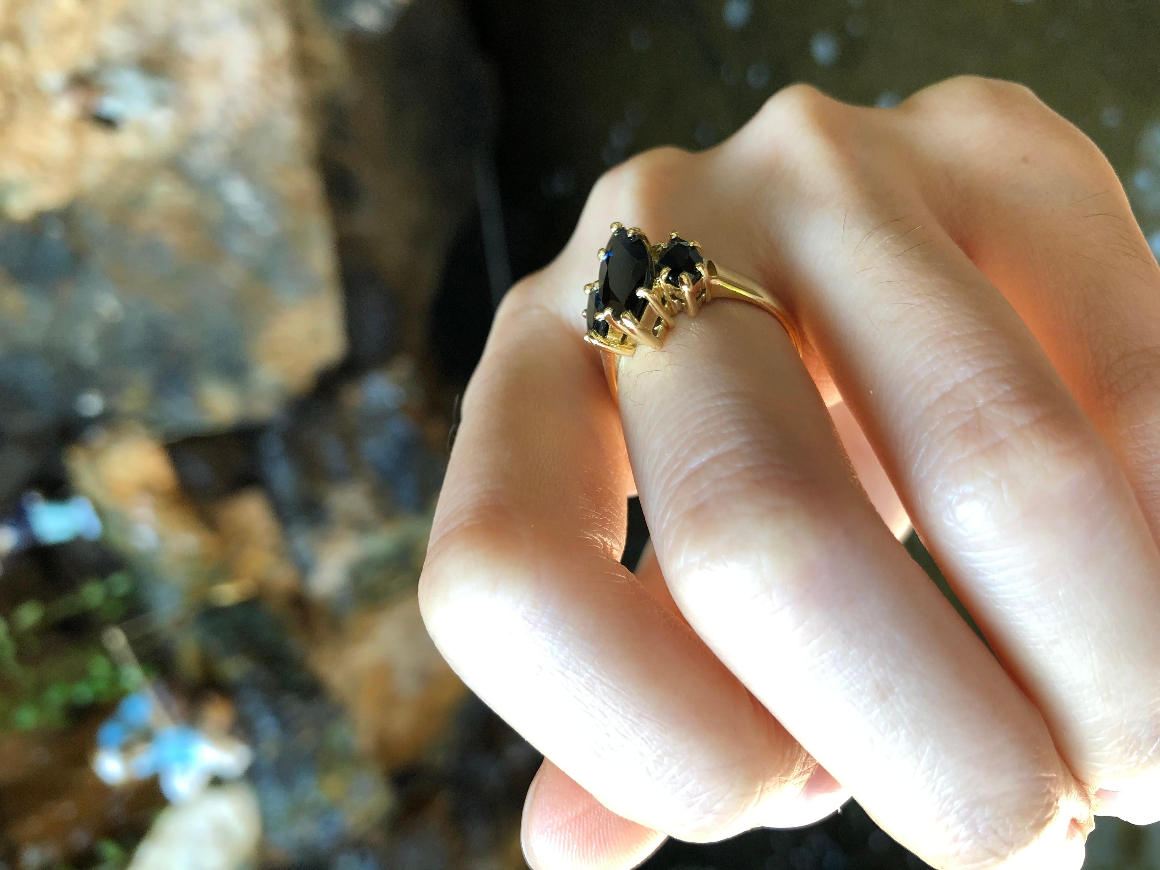 Taille Marquise Bague saphir bleu en or 18 carats en vente