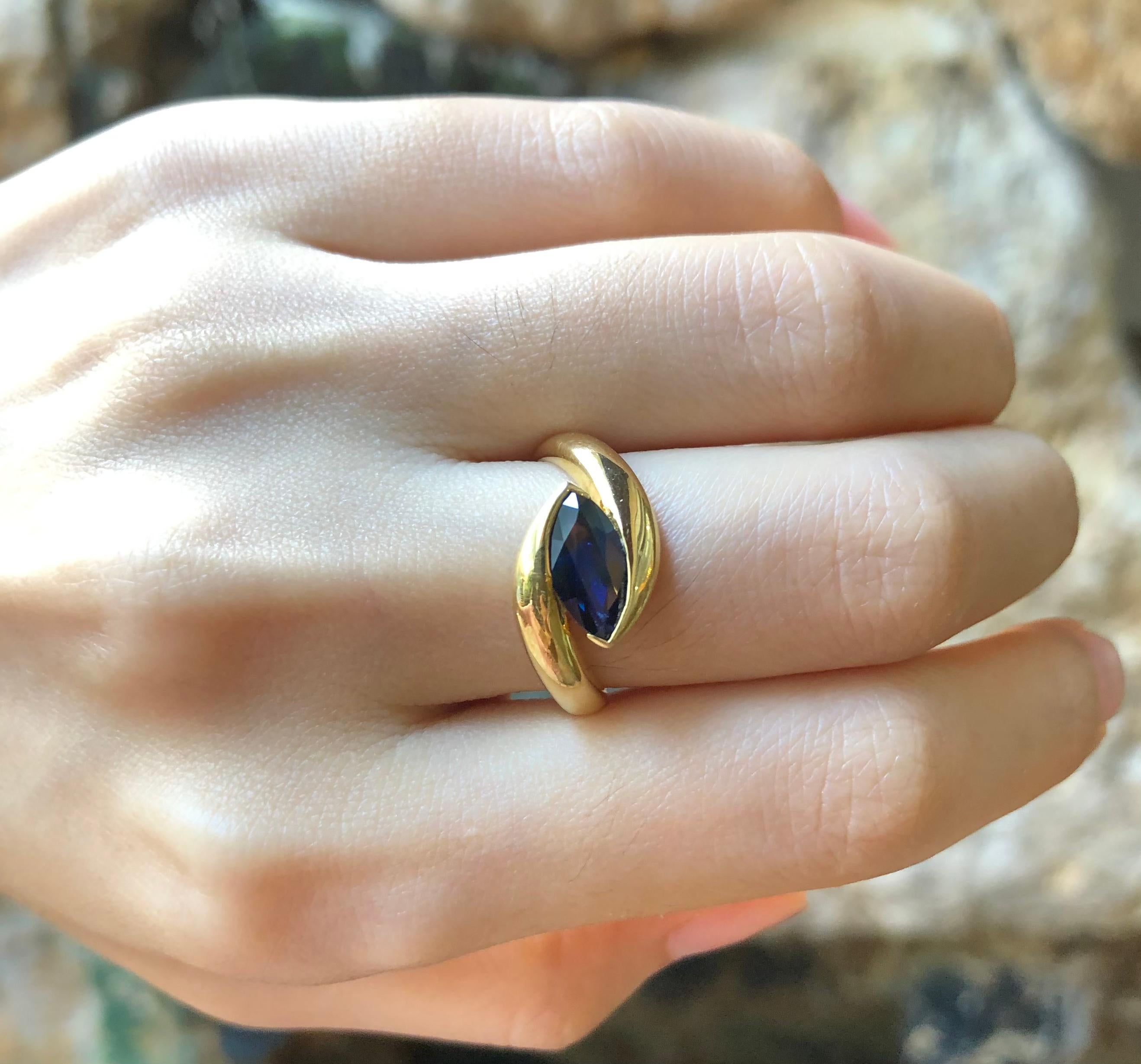 Marquise Cut Blue Sapphire Ring Set in 18 Karat Gold Settings For Sale