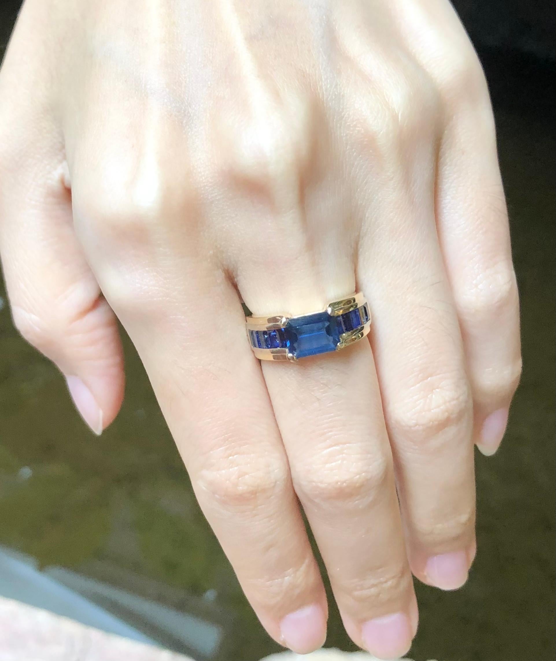Women's Blue Sapphire Ring Set in 18 Karat Gold Settings