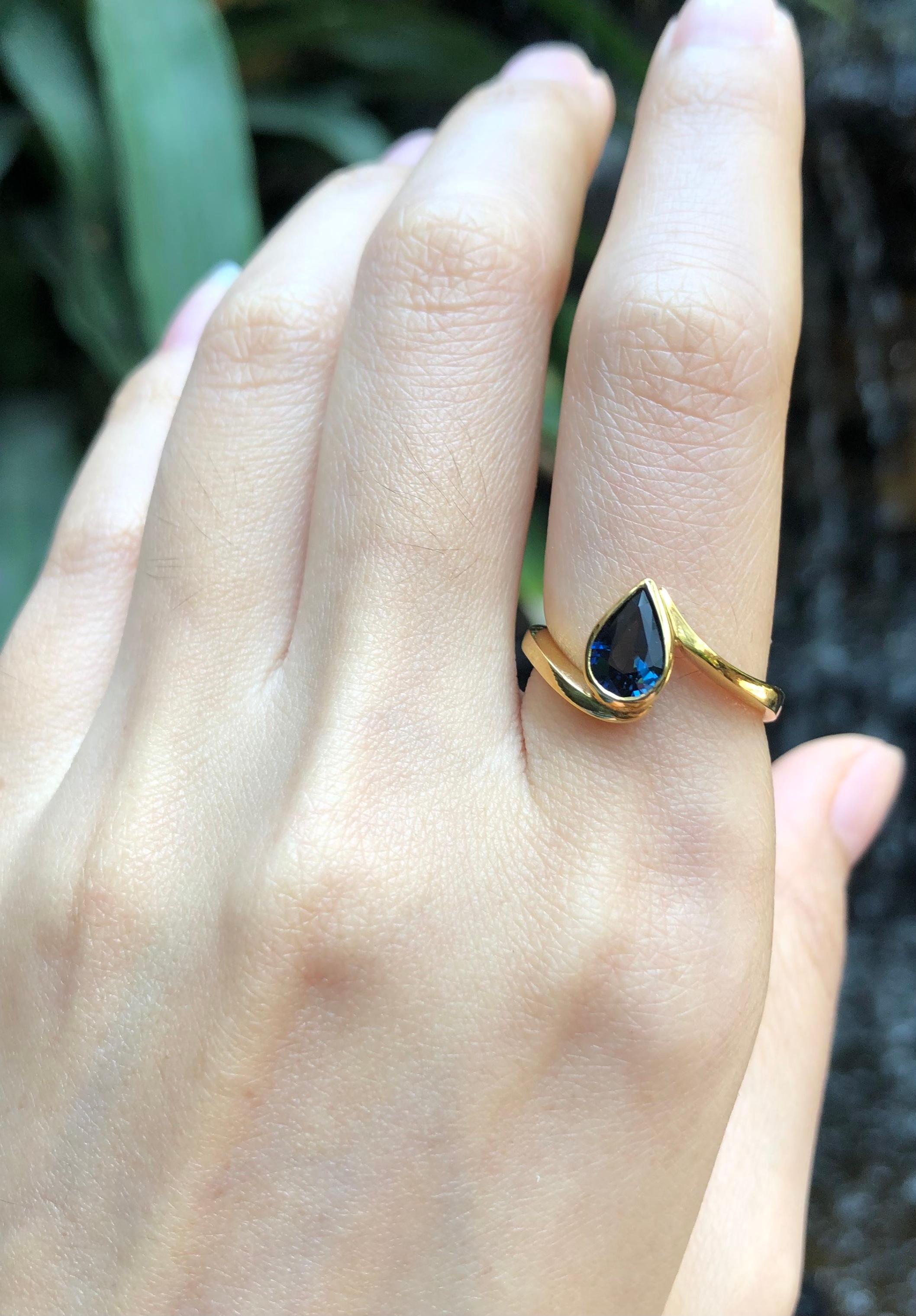 Blue Sapphire Ring Set in 18 Karat Gold Settings 2