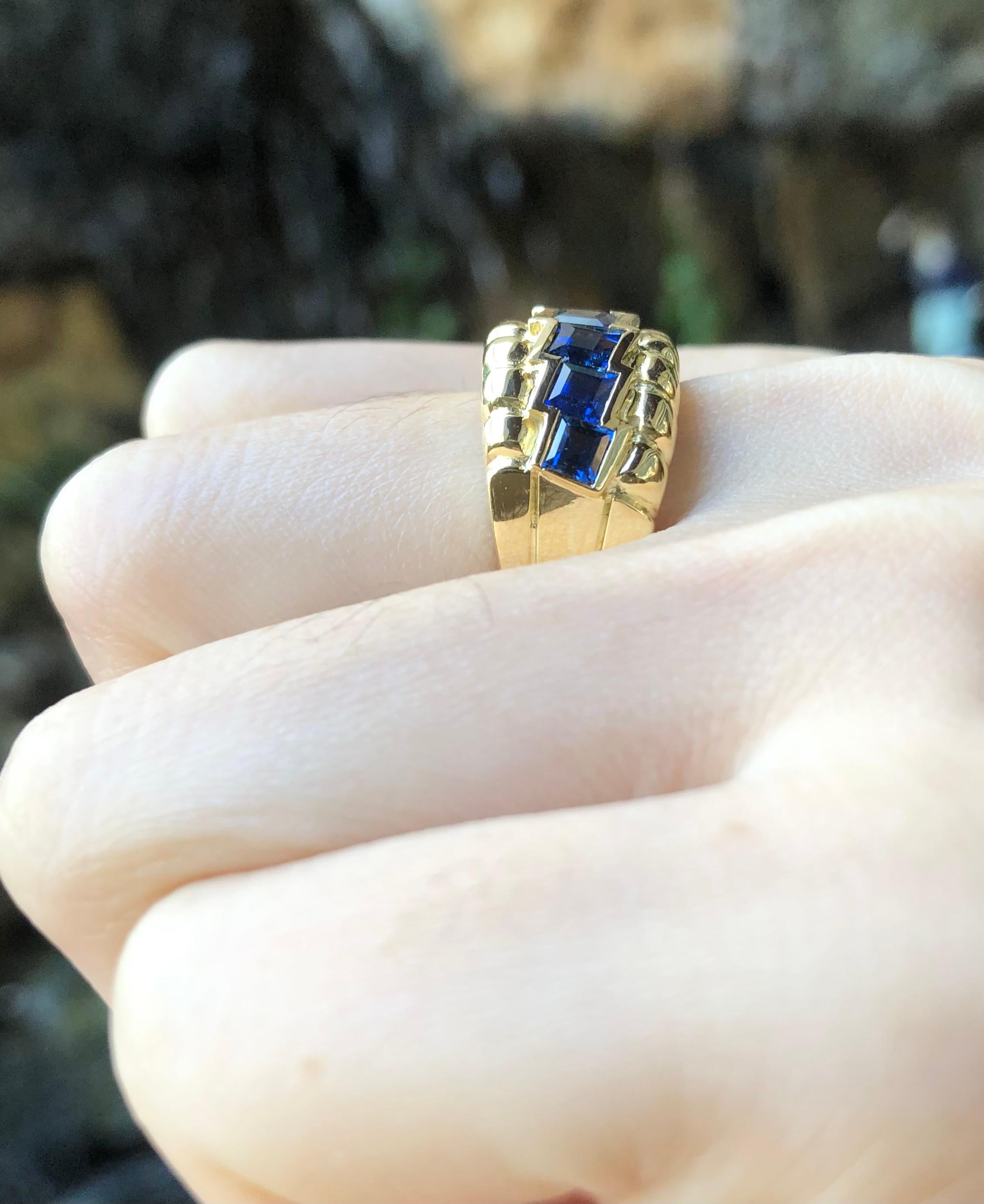 Blue Sapphire Ring Set in 18 Karat Gold Settings For Sale 1