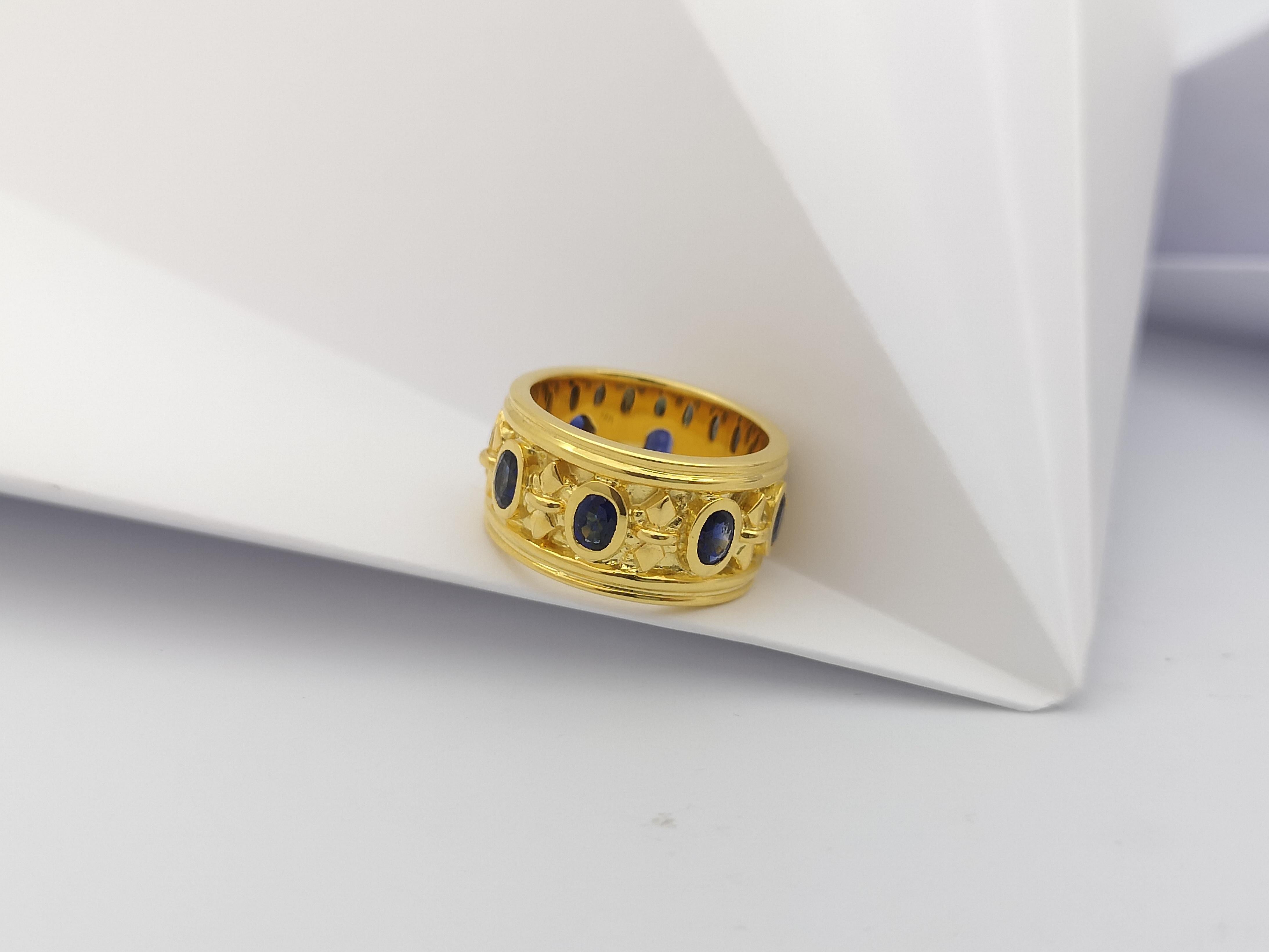 Blue Sapphire Ring Set in 18 Karat Gold Settings For Sale 1