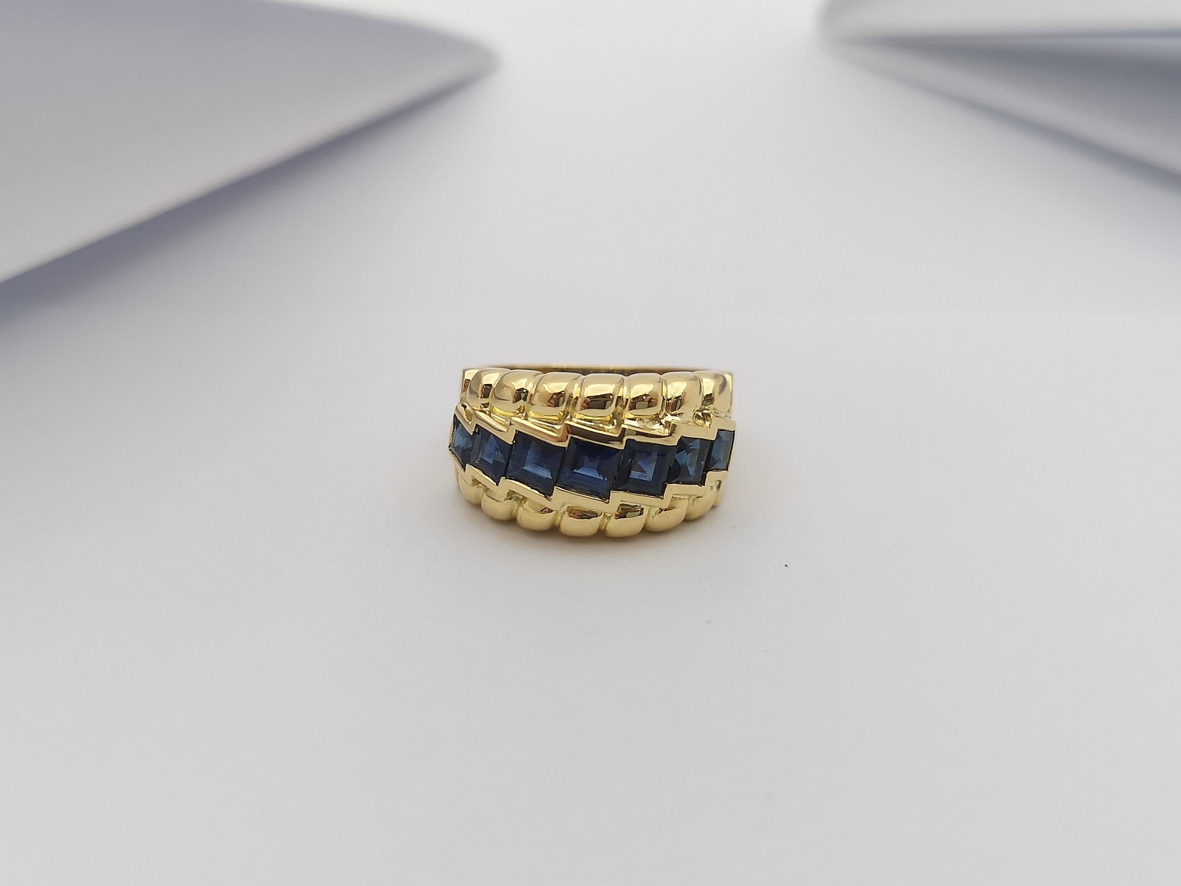 Blue Sapphire Ring Set in 18 Karat Gold Settings For Sale 2