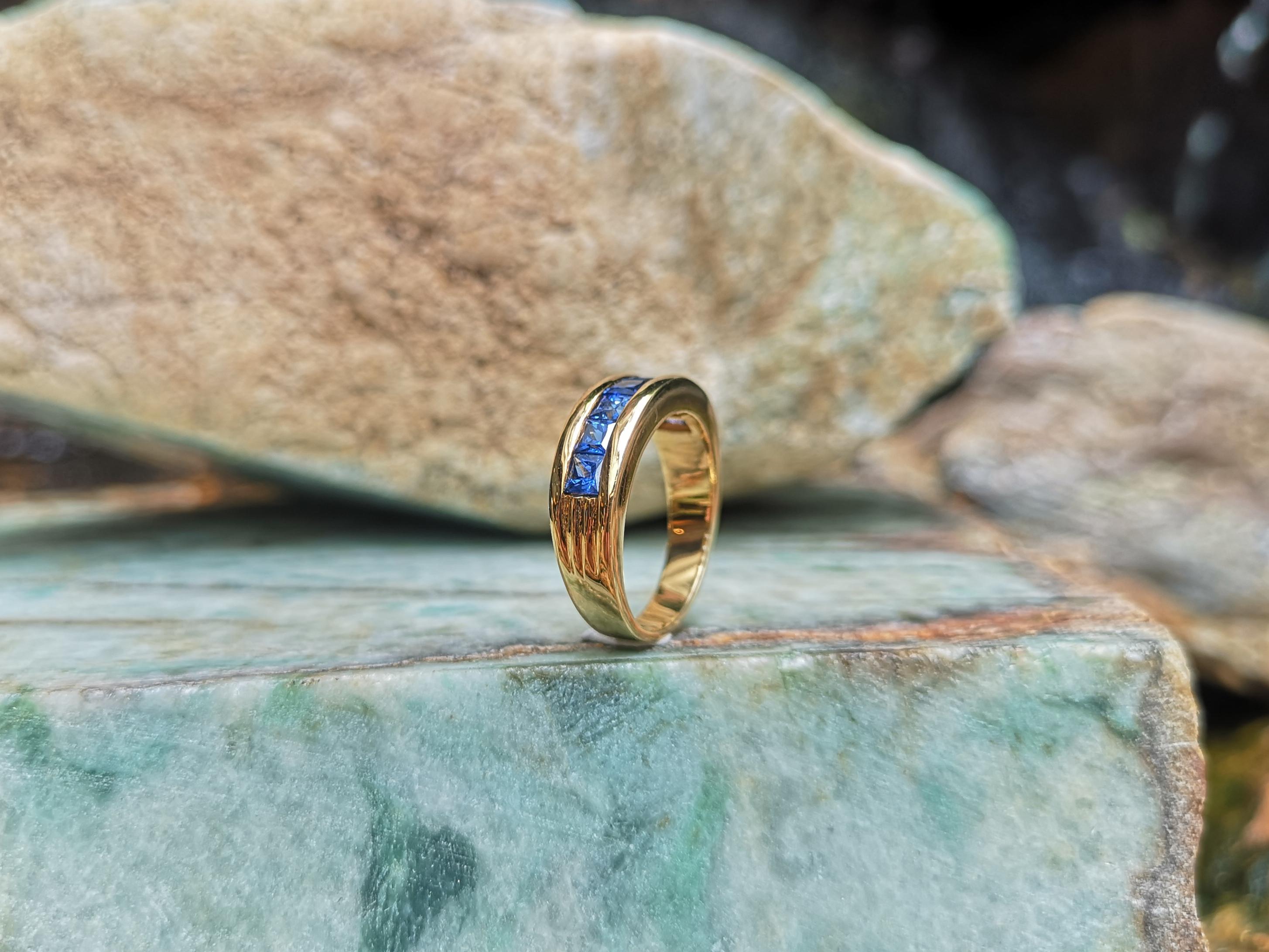 Blue Sapphire Ring Set in 18 Karat Gold Settings For Sale 1