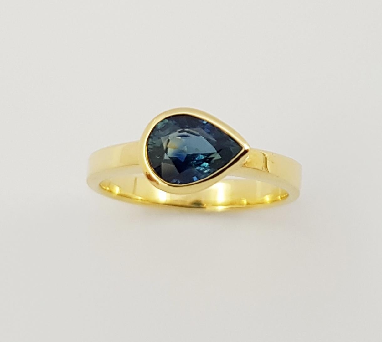 Blue Sapphire Ring Set in 18 Karat Gold Settings For Sale 3
