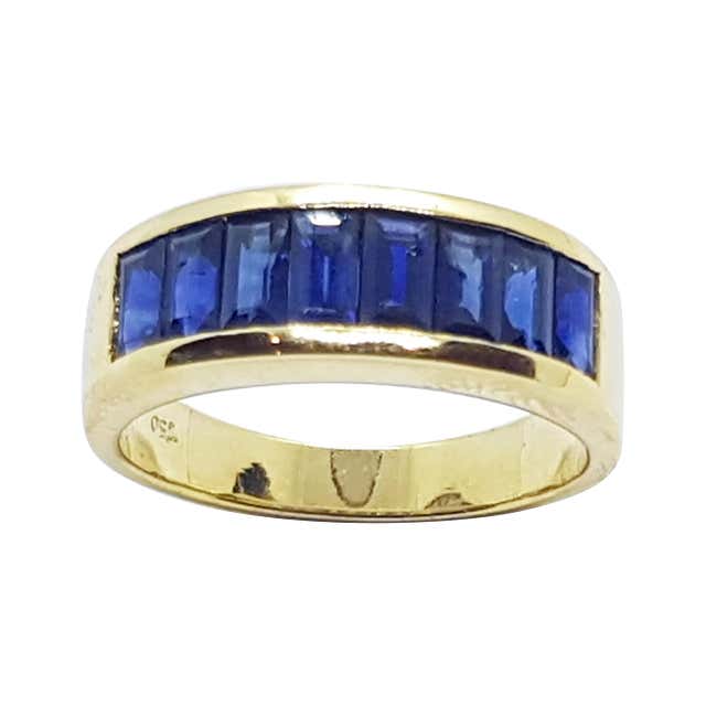 Blue Sapphire Ring Set in 18 Karat Gold Settings For Sale at 1stDibs
