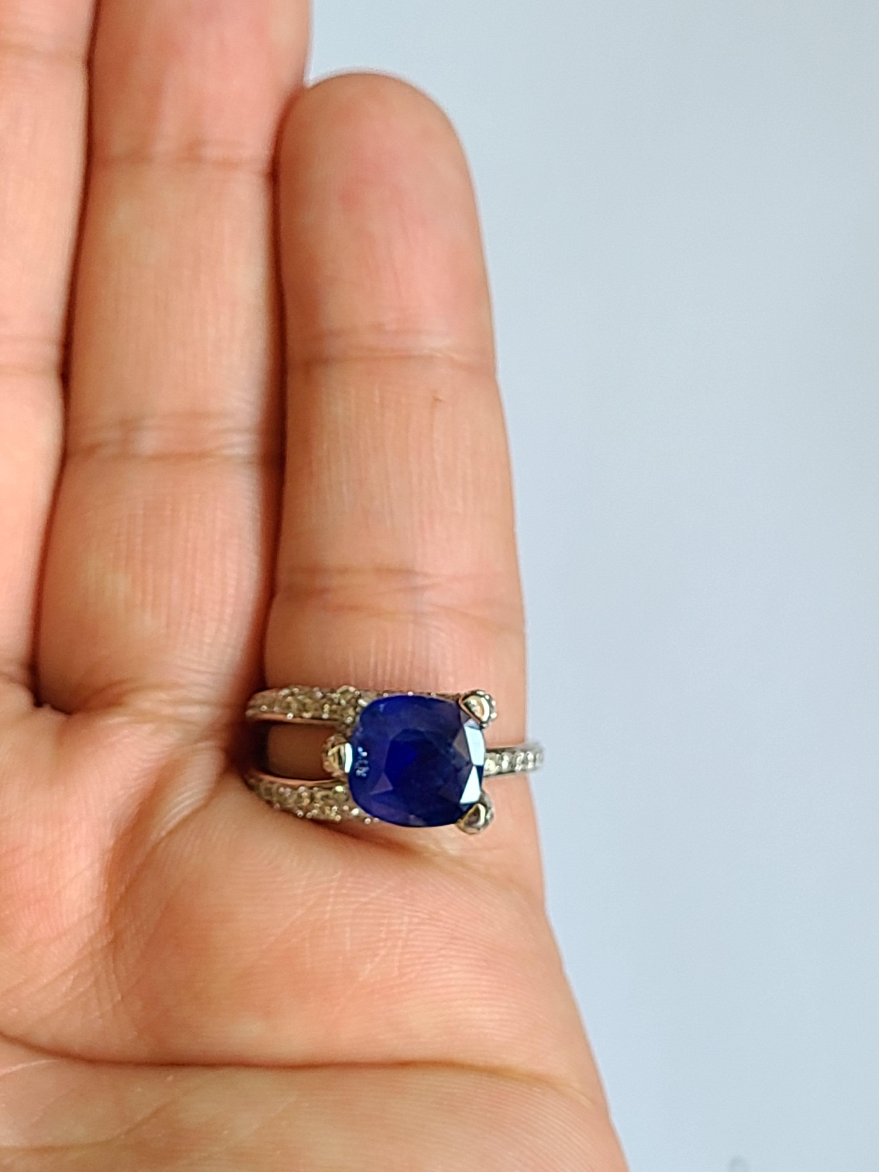 Ring mit blauem Saphir aus 18 Karat Gold mit Diamanten 5