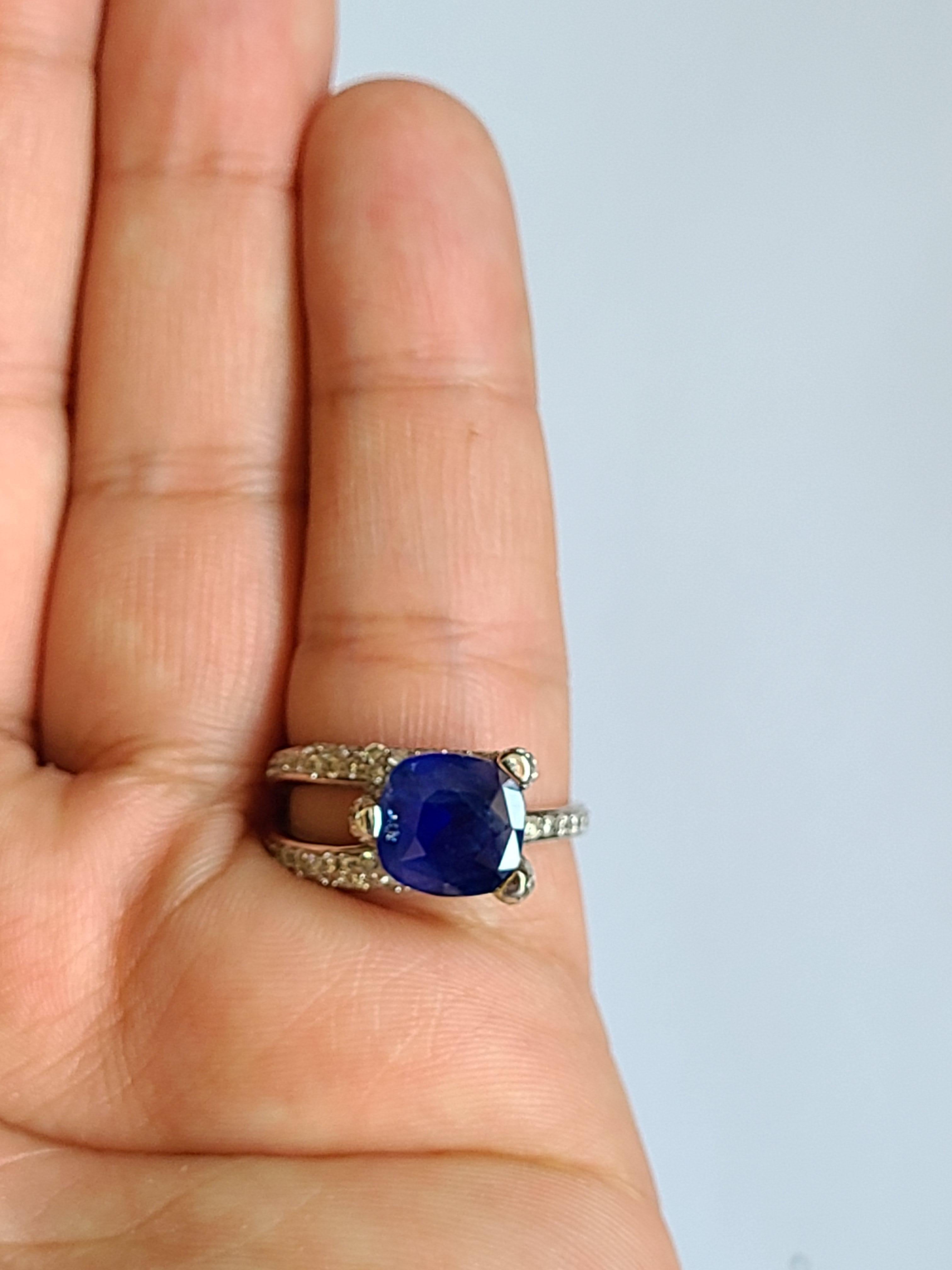 Blue Sapphire Ring Set in 18 Karat Gold with Diamonds 5