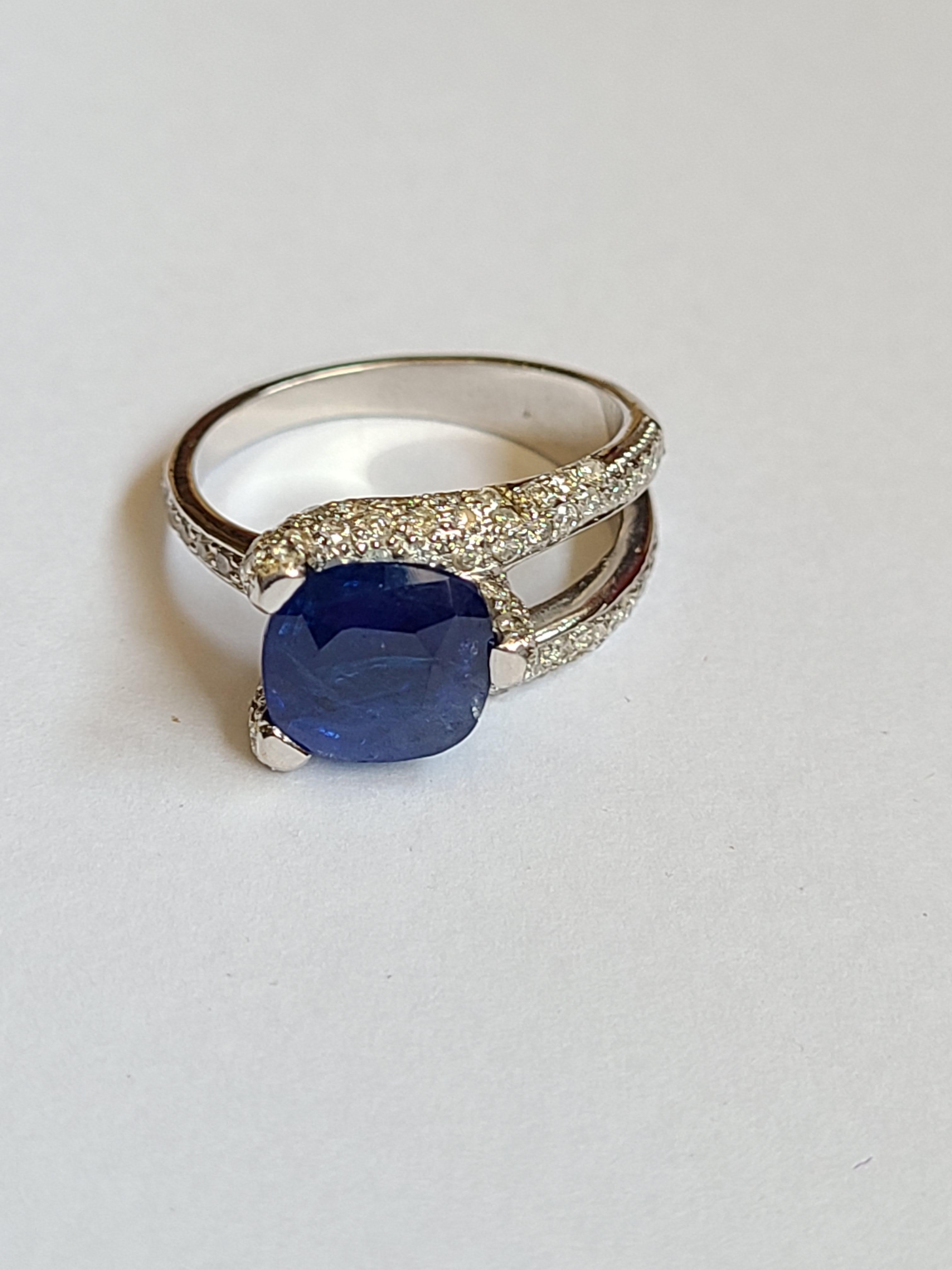Women's or Men's Blue Sapphire Ring Set in 18 Karat Gold with Diamonds