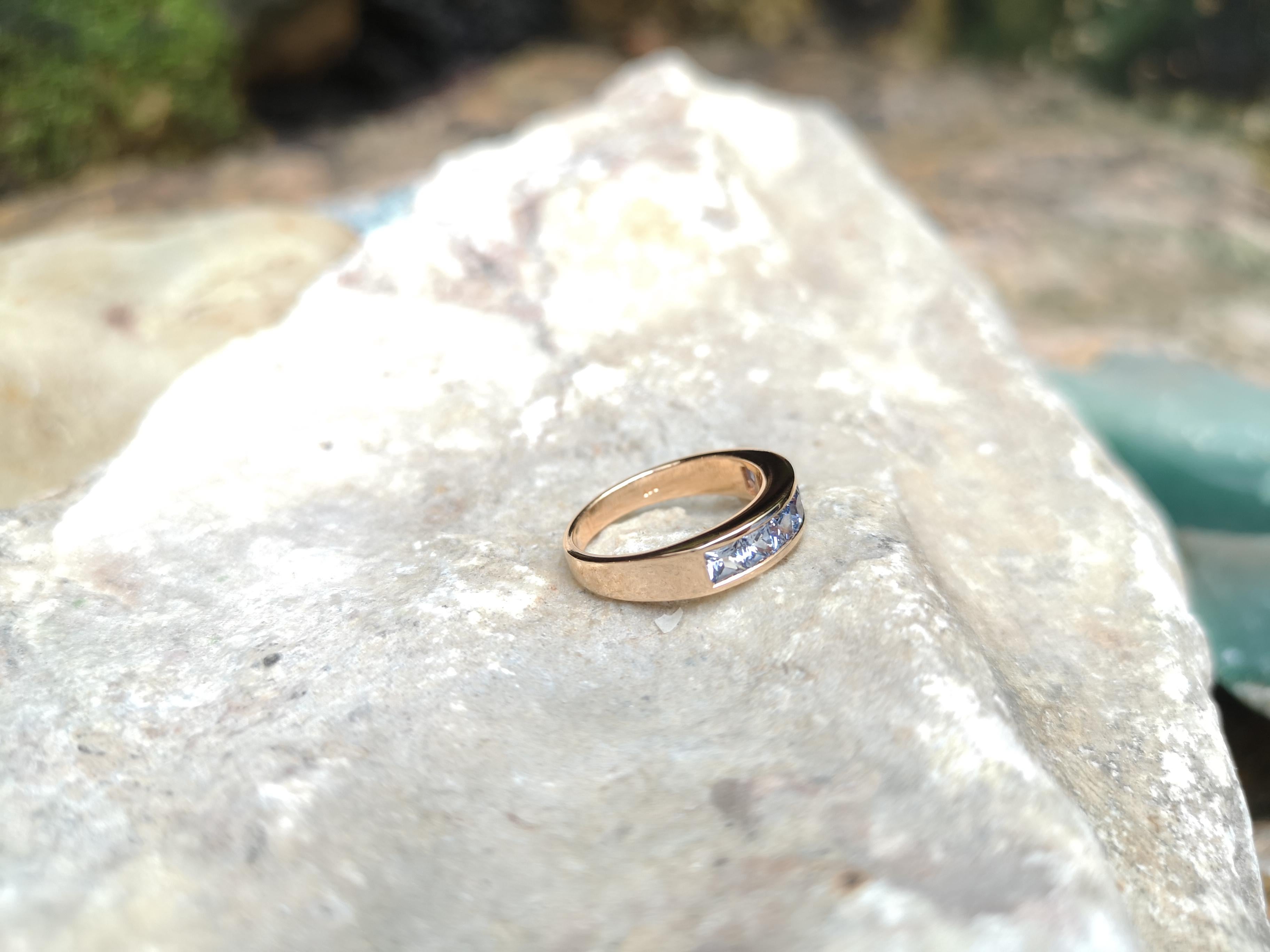 Bague en saphir bleu sertie dans des montures en or rose 18 carats Unisexe en vente