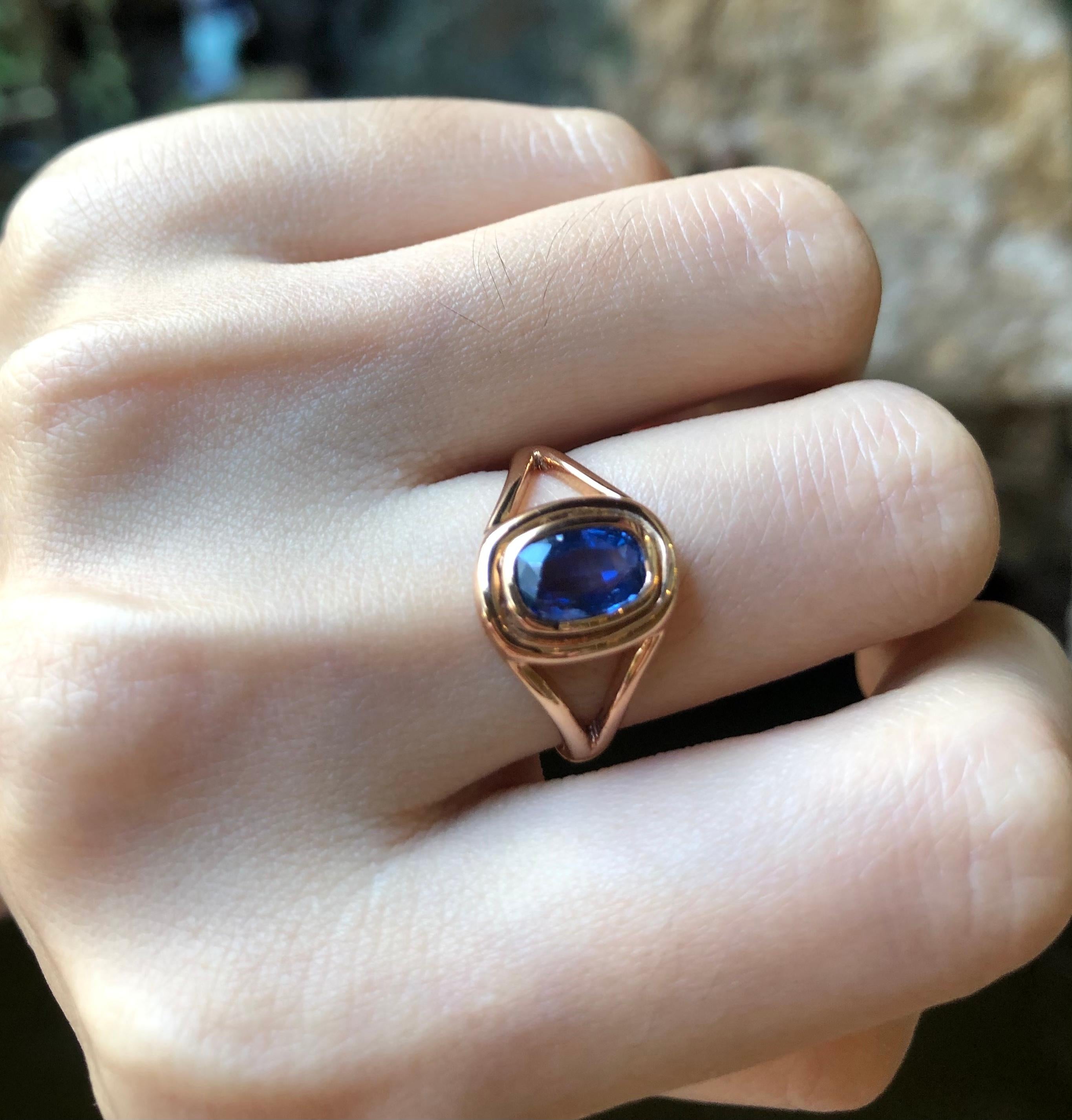 Women's Blue Sapphire Ring Set in 18 Karat Rose Gold Settings For Sale