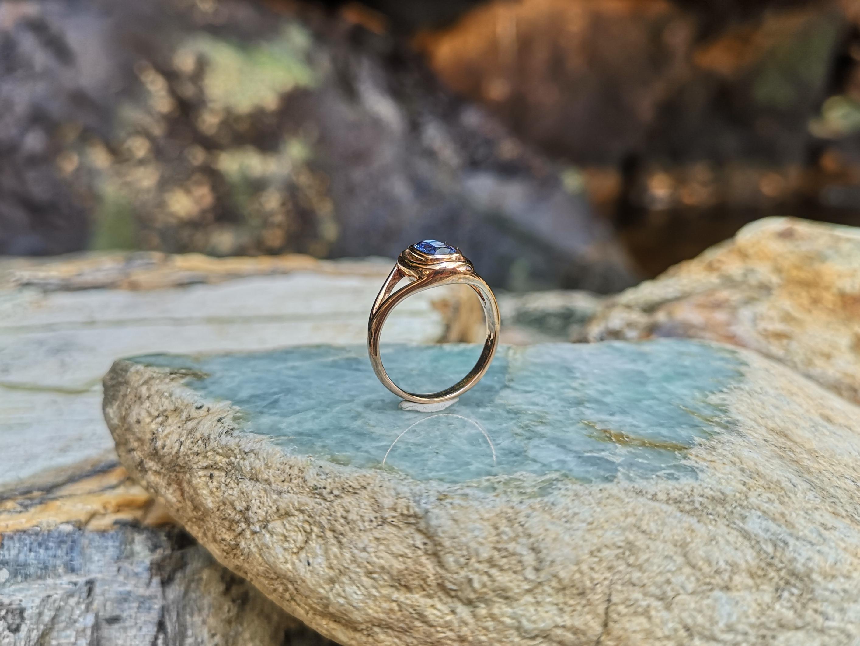 Blue Sapphire Ring Set in 18 Karat Rose Gold Settings For Sale 2
